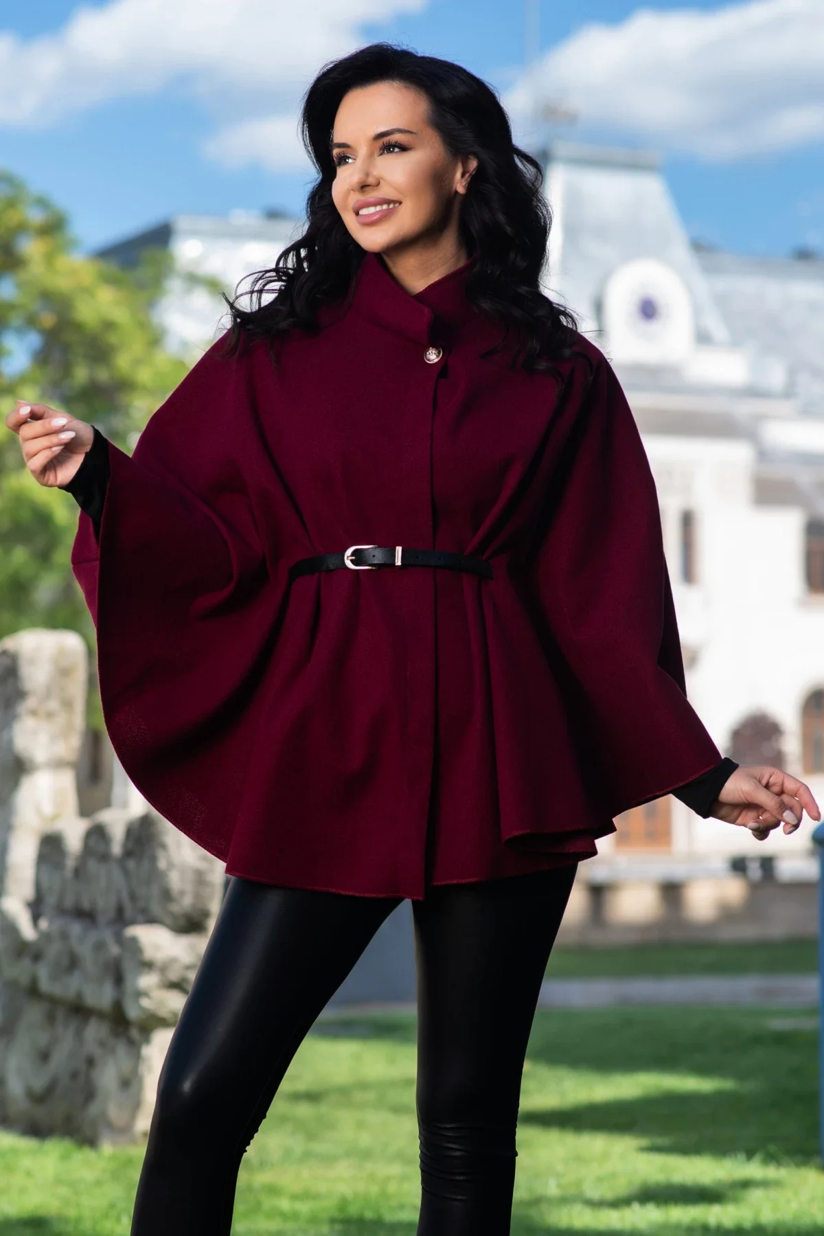 InPuff Basic Capa eleganta lunga bordo cu nasture auriu