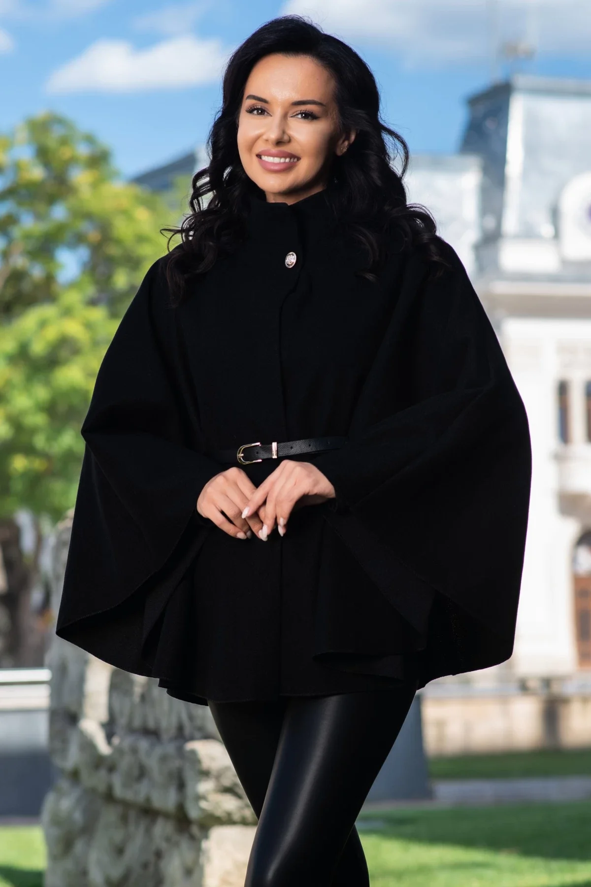 InPuff Basic Capa eleganta lunga neagra cu nasture auriu