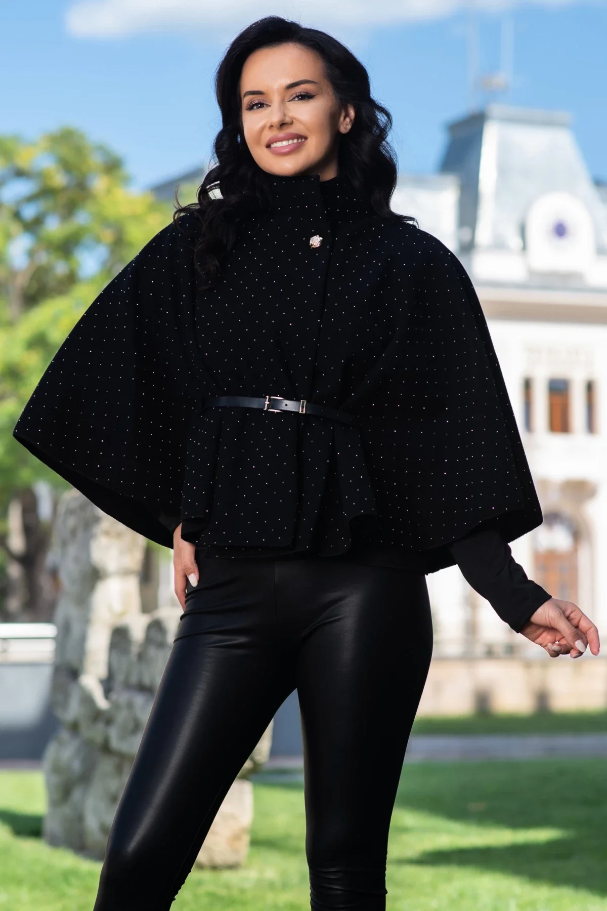 InPuff Basic Capa eleganta neagra scurta cu pietricele argintii