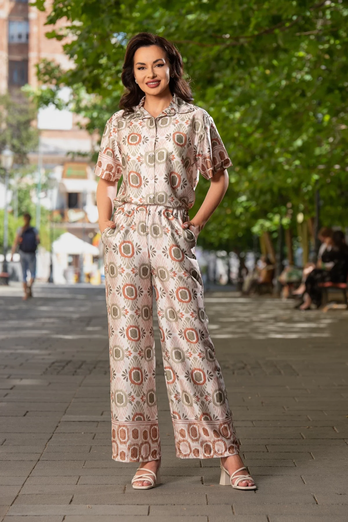 InPuff Basic Compleu casual de vara bej cu pantalon evazat si camasa