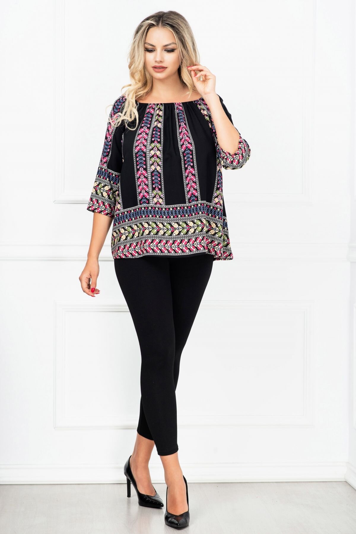 InPuff Basic Compleu casual Melody cu bluza neagra si imprimeu floral By InPuff