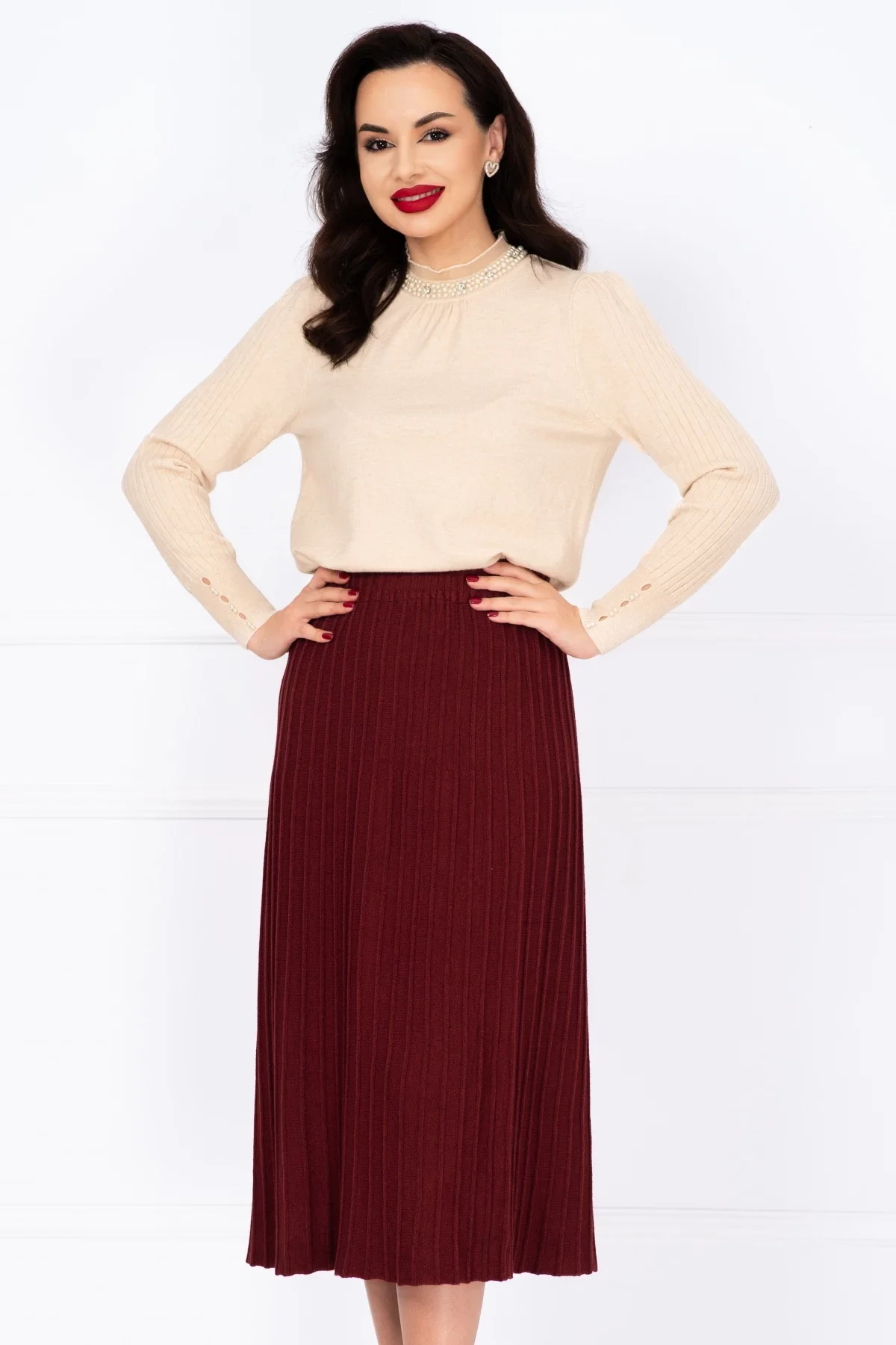 InPuff Basic Pulover dama crem din tricot cu perle la gat si mansete