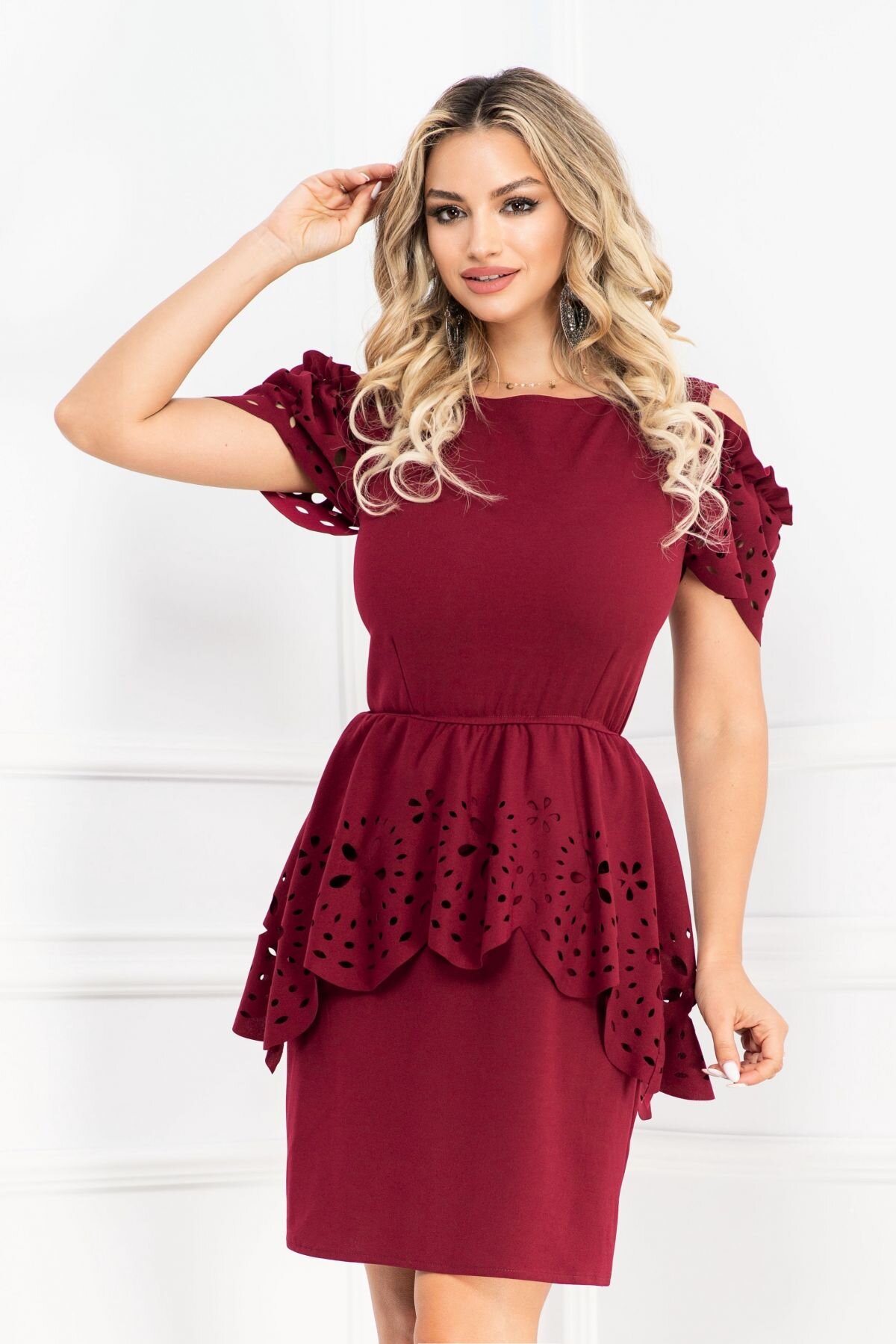 InPuff Basic Rochie de ocazie Livia bordo cu peplum si material perforat By InPuff