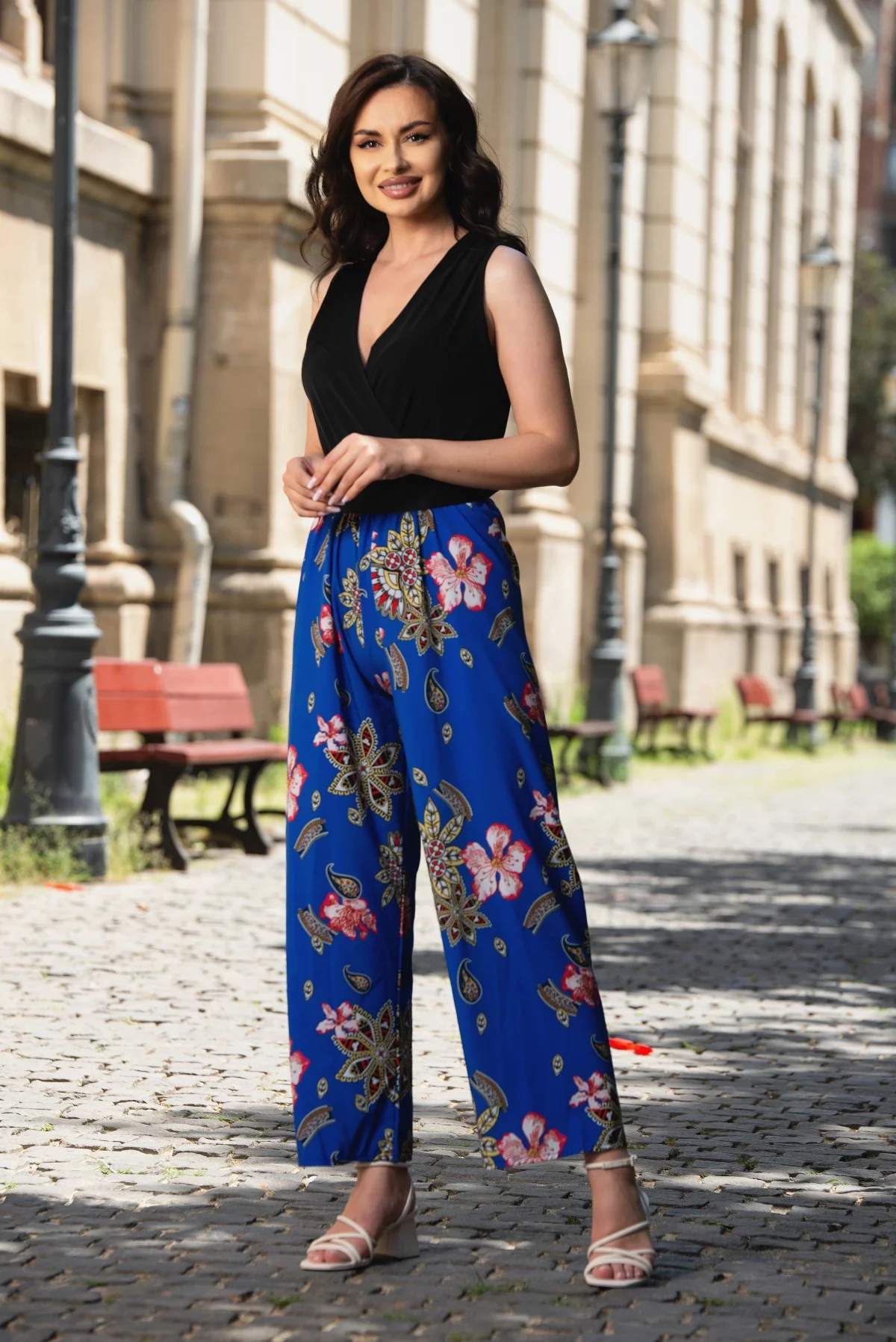 InPuff Basic Salopeta casual cu pantalon albastru evazat si imprimeu floral