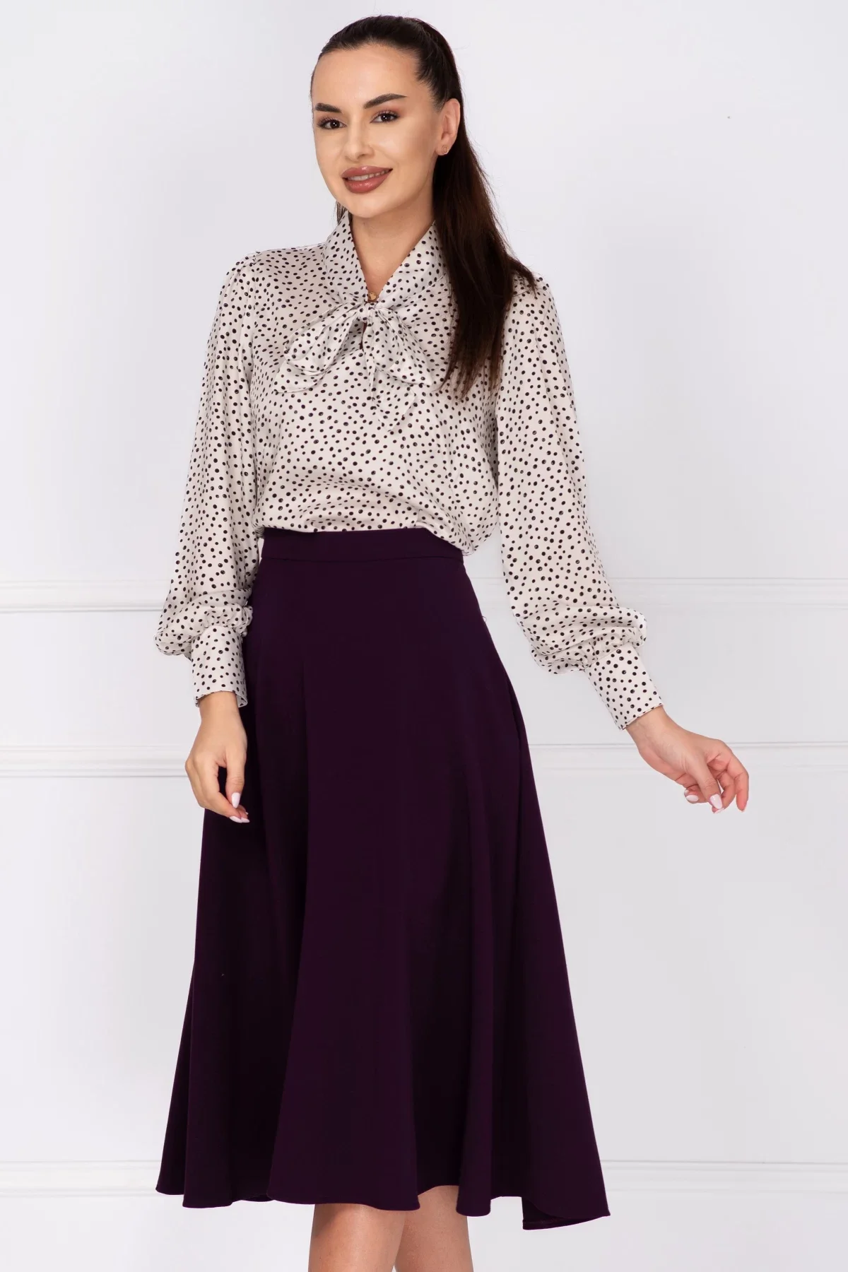 InPuff Bluza dama eleganta alba cu buline si guler tip esarfa