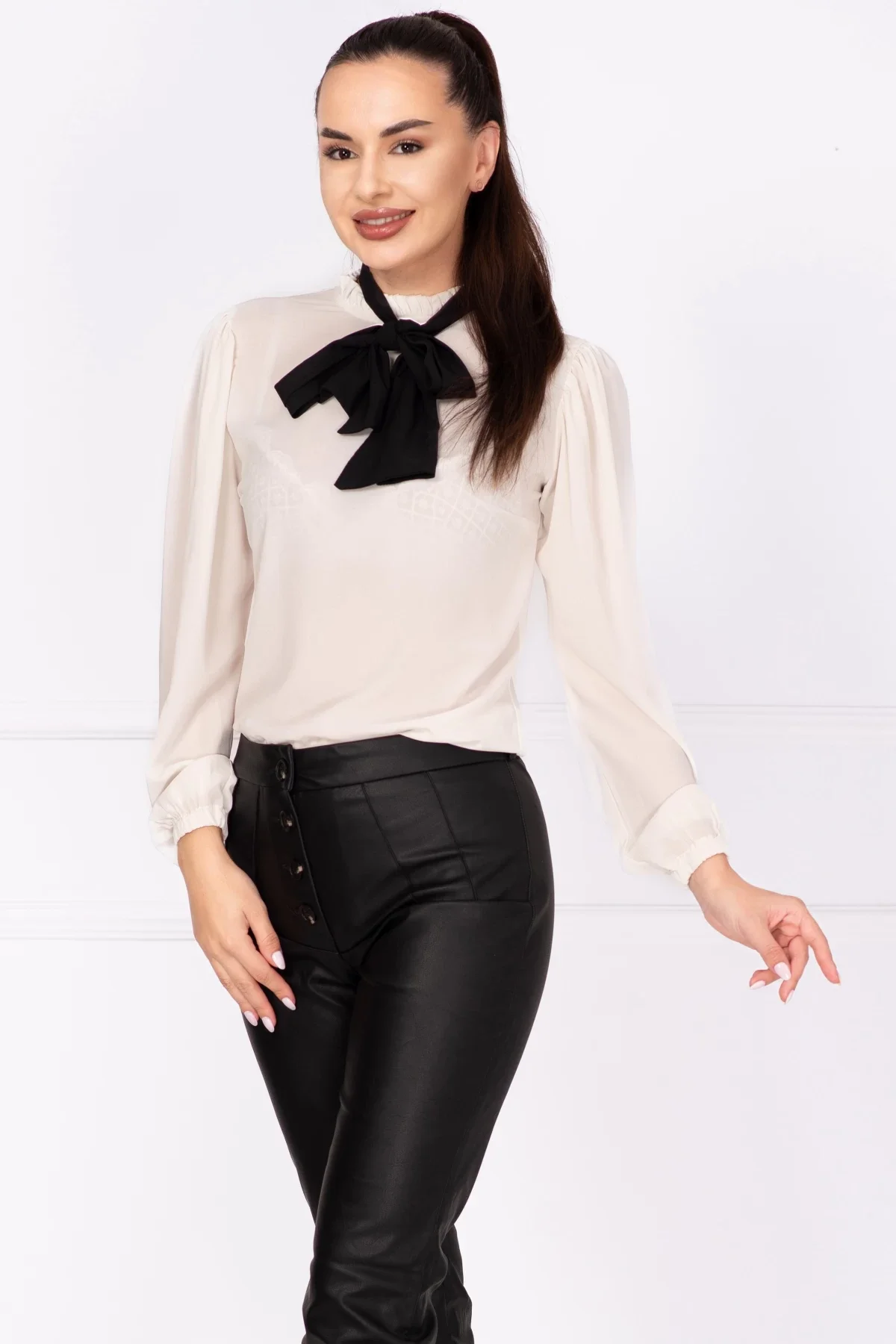 InPuff Bluza eleganta alba din voal cu guler tip esarfa