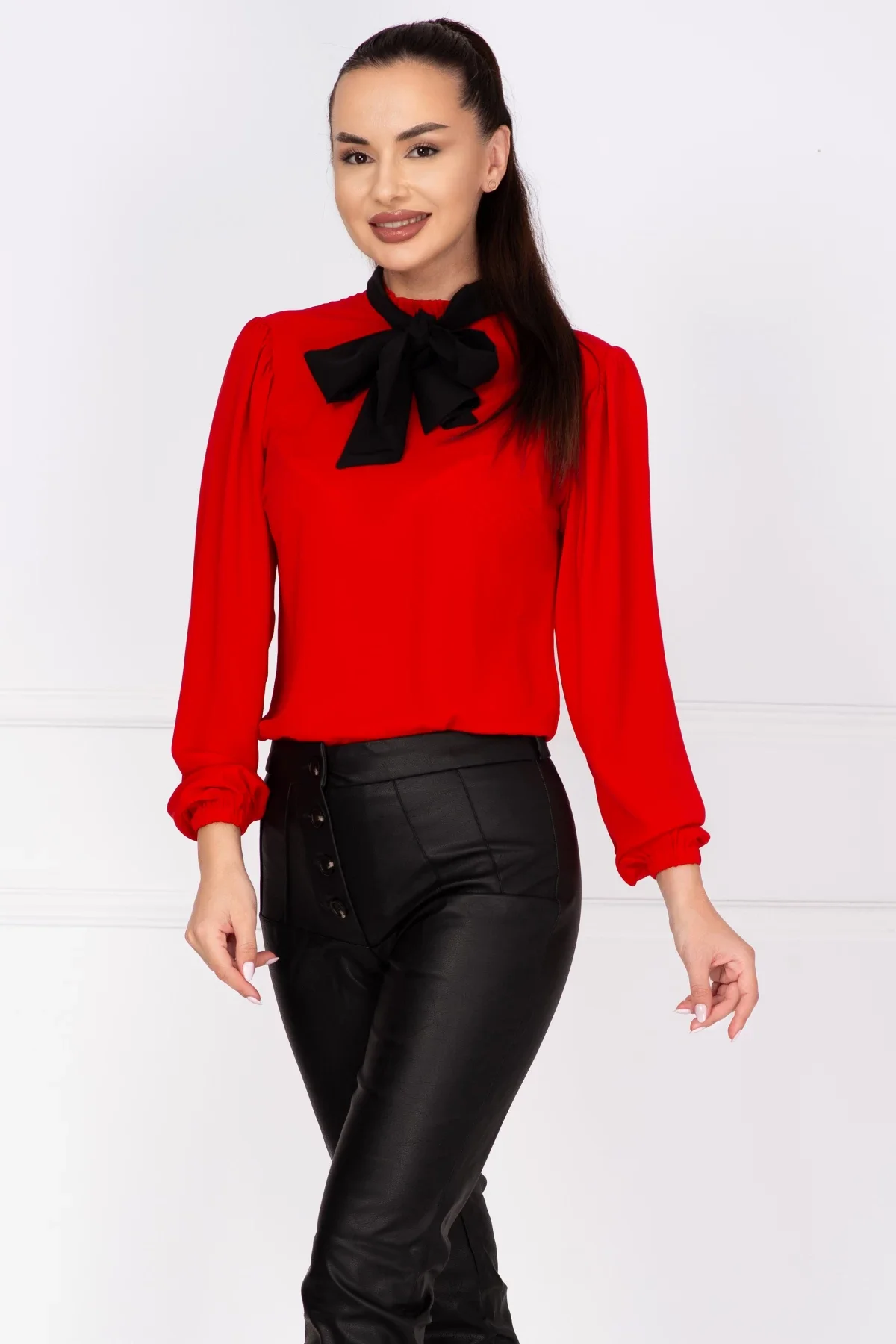 InPuff Bluza eleganta rosie din voal cu guler tip esarfa