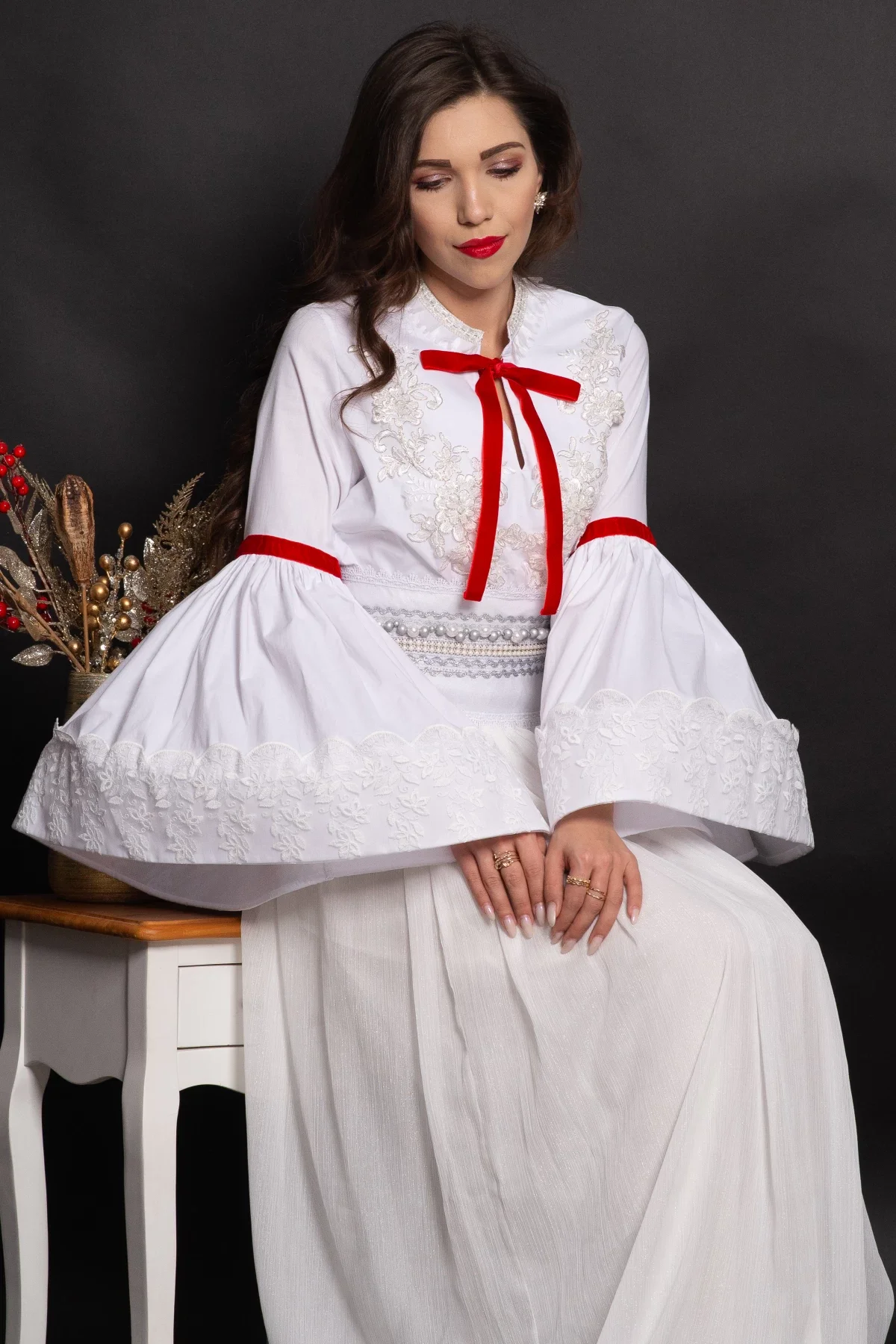 InPuff Camasa eleganta de inspiratie traditionala Isabella cu maneci clopot si dantela chantilly