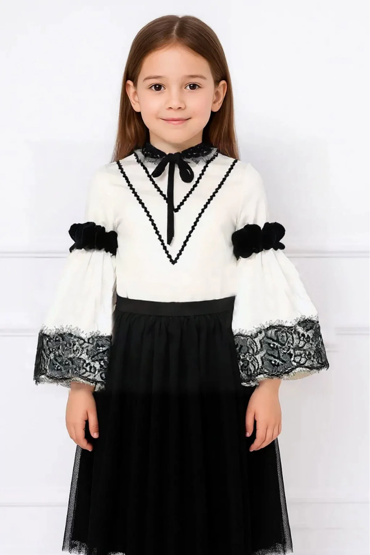 InPuff Elizabeth Roses - Camasa fetita de inspiratie traditionala cu maneci tip clopot si broderie neagra