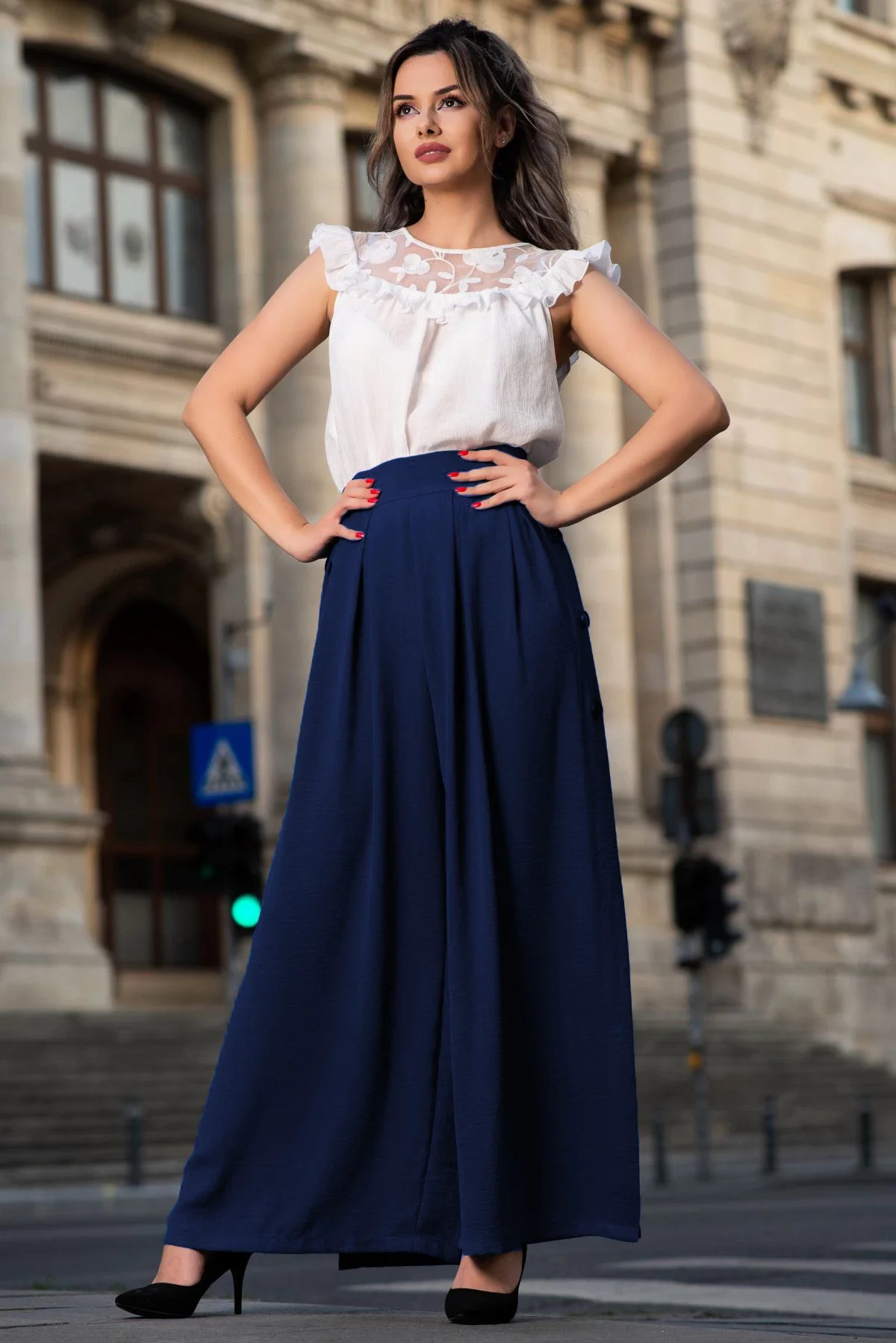 InPuff Pantaloni casual albastri evazati cu crapatura si nasturi pe laterale