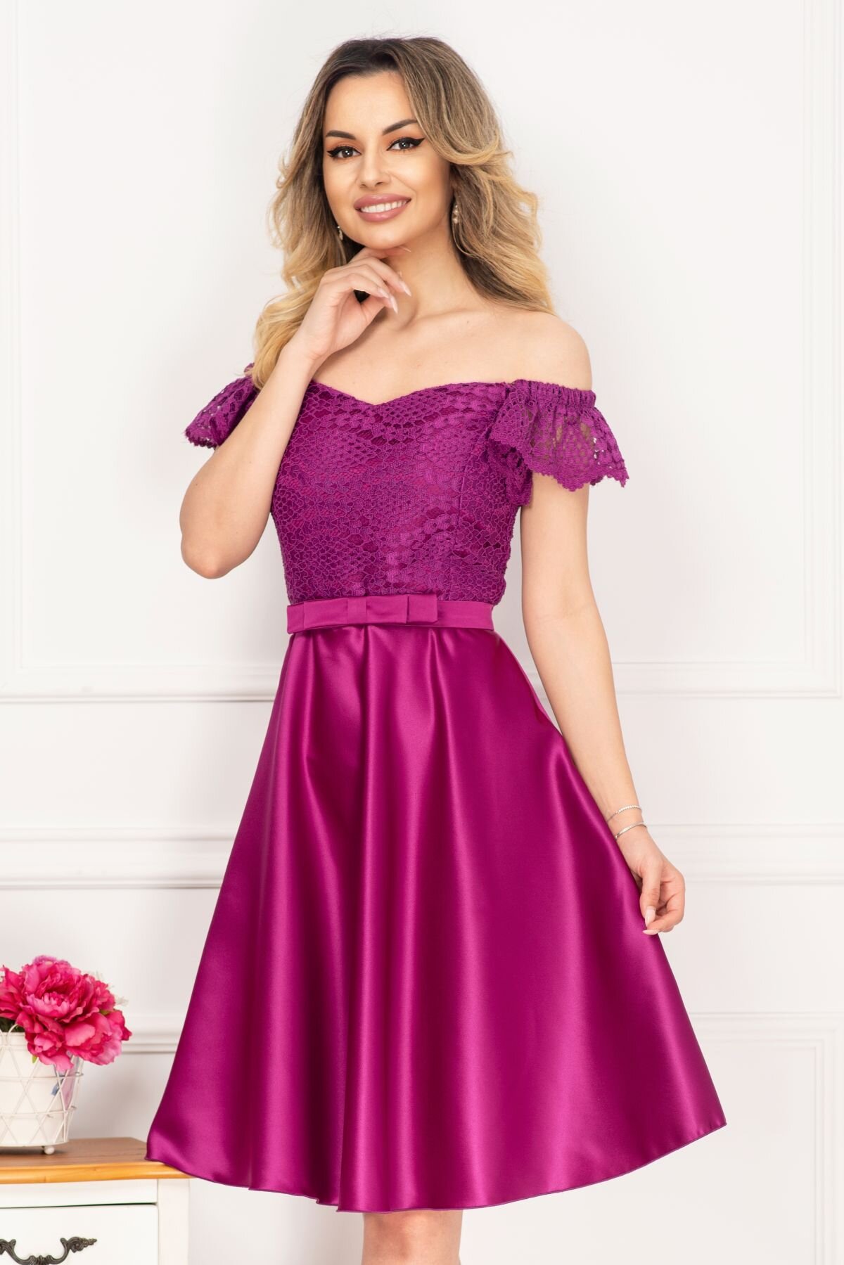 InPuff Rochie eleganta de ocazie magenta cu broderie aplicata si funda