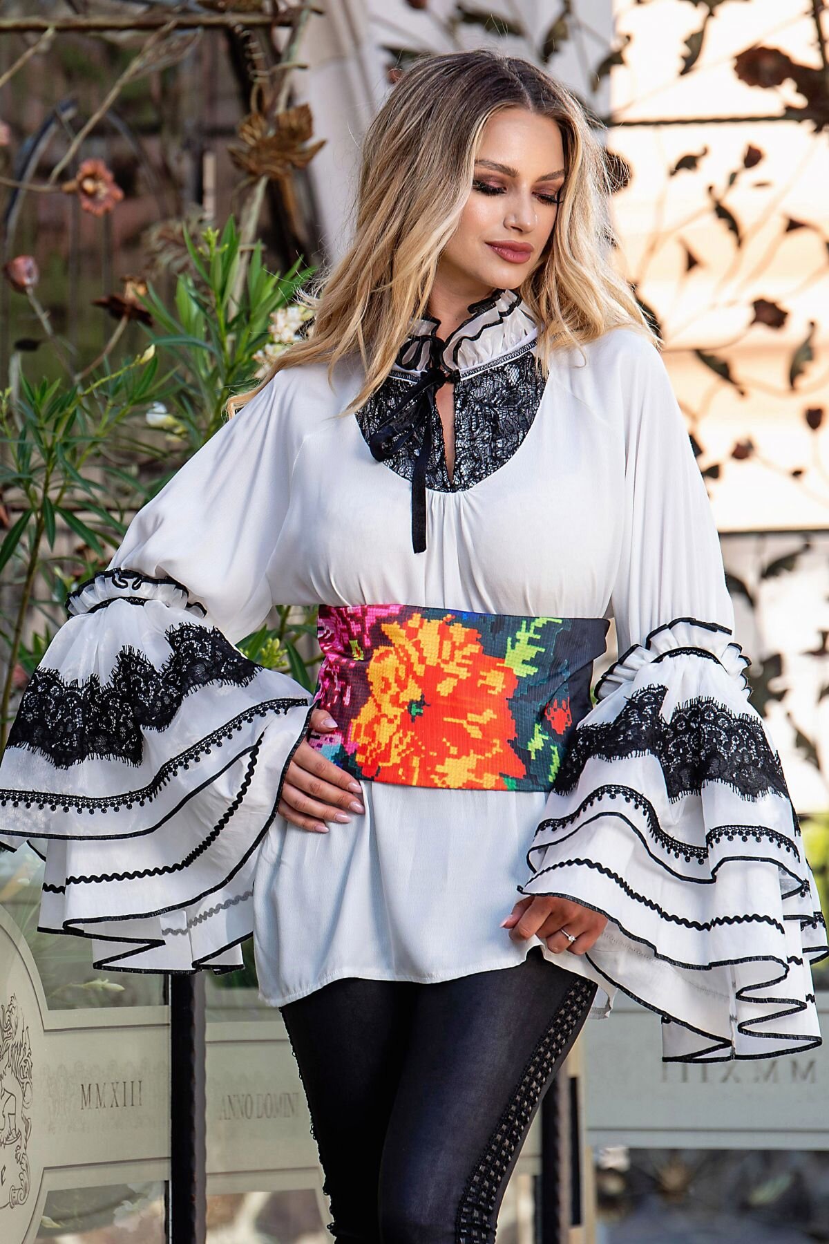 Legendaria Bluza de contesa pretioasa alba cu volane din organza si dantela