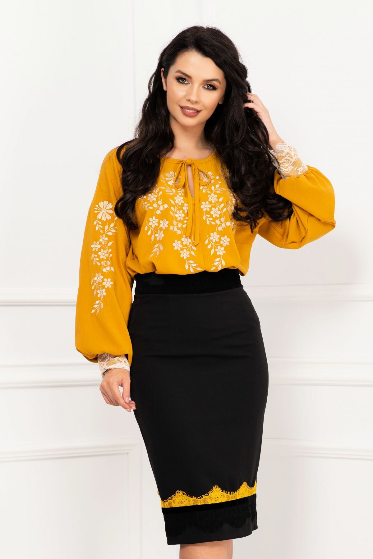 Legendaria Bluza traditionala mustar din vascoza cu flori ecru brodate