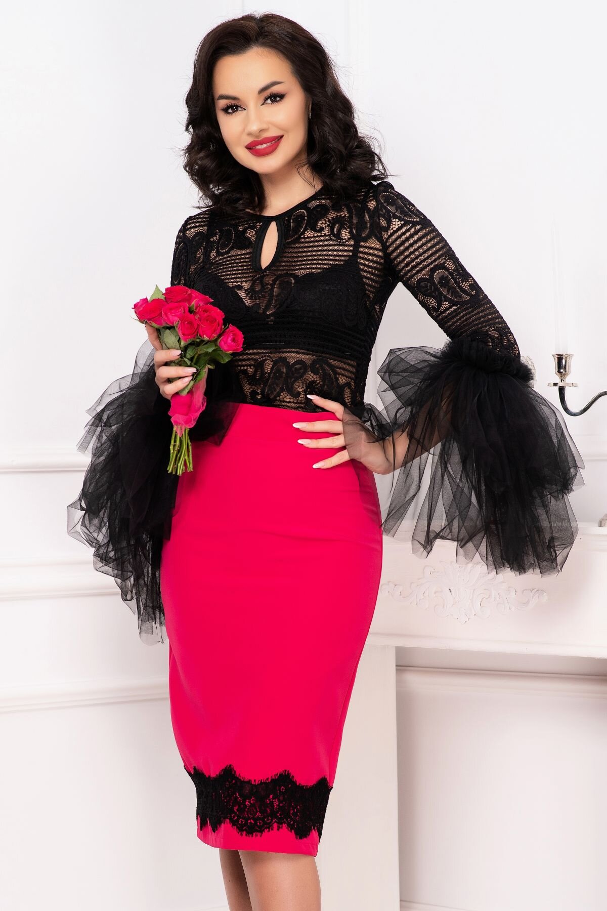 Legendaria Fusta magenta cu dantela neagra la terminatie