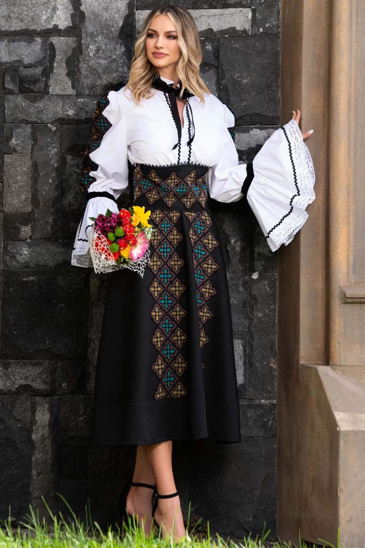 Legendaria Fusta Romaneasca cu broderie traditionala by Venezia