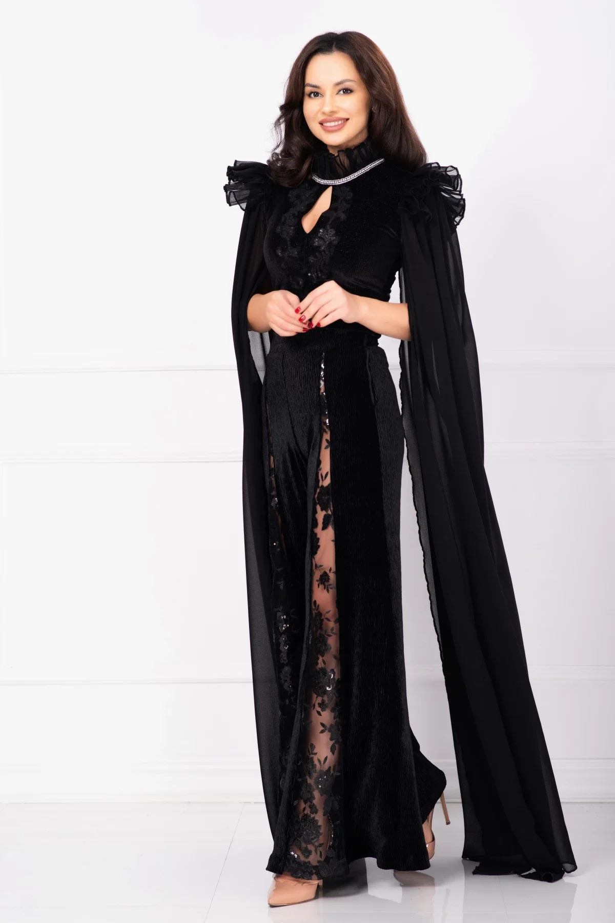 Legendaria Pantaloni negri eleganti din catifea cu decupaj acoperit cu tulle brodat