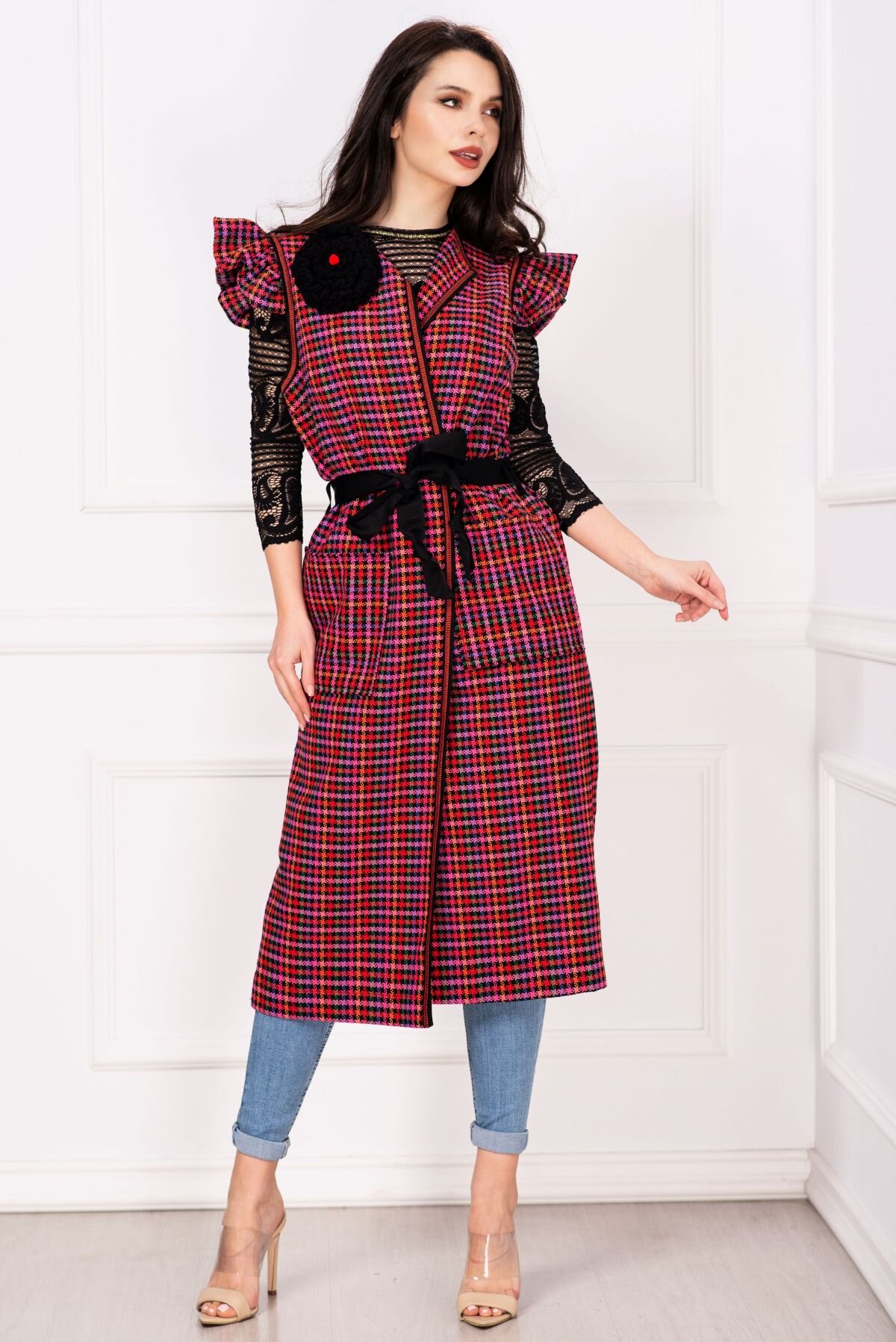Legendaria Vesta de primavara cu model geometric viu colorat