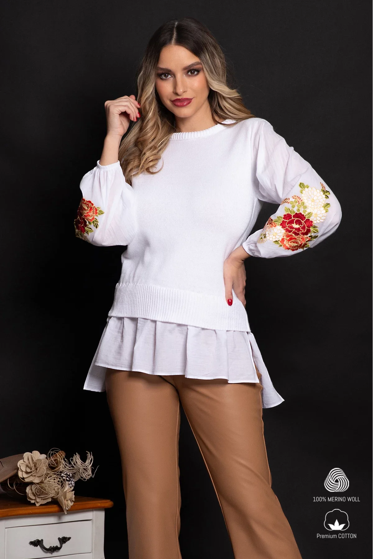 Lehel Pulover dama din bumbac alb cu maneci brodate cu bujori bordo si insertie tip camasa