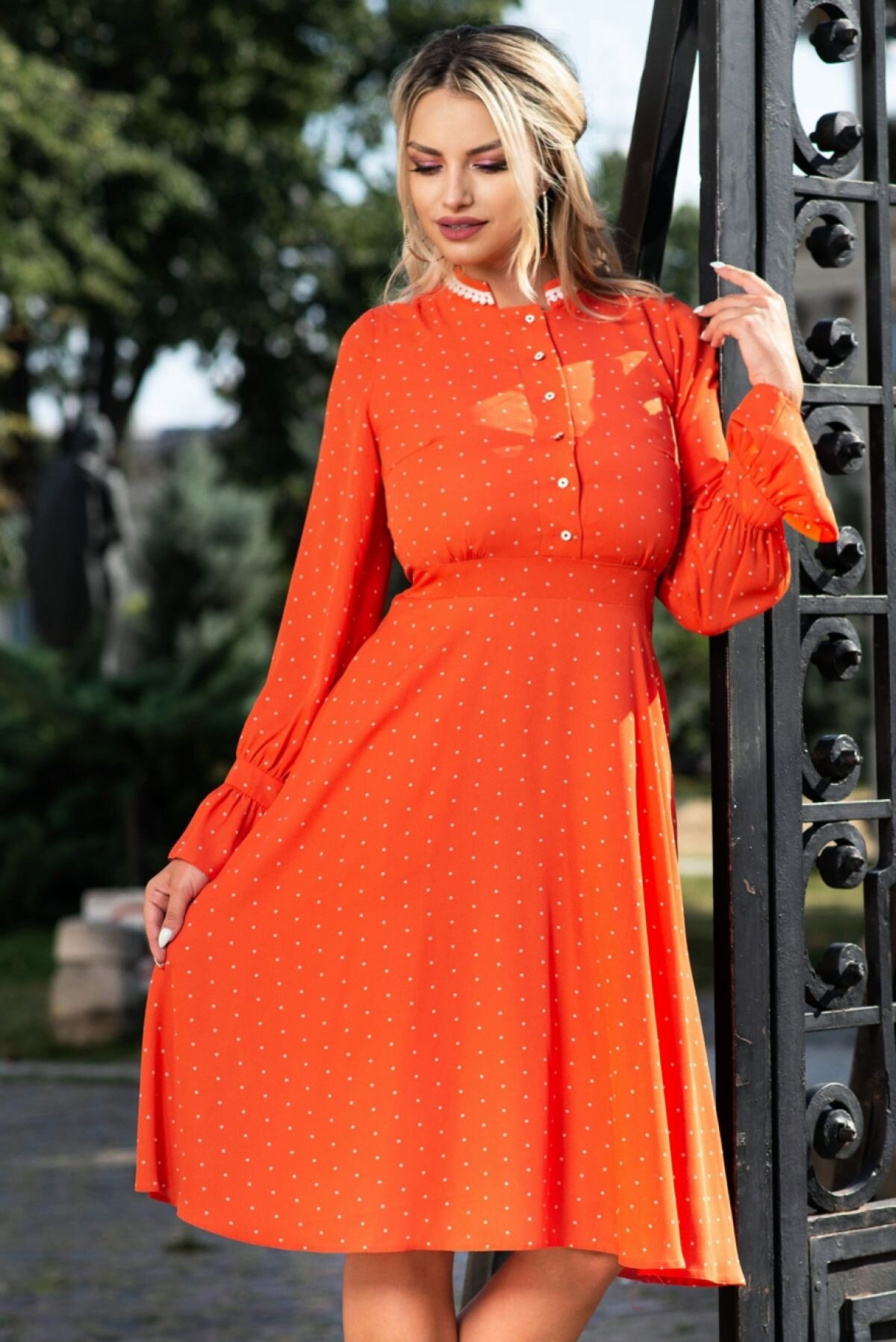 Moze Rochie portocalie cu buline