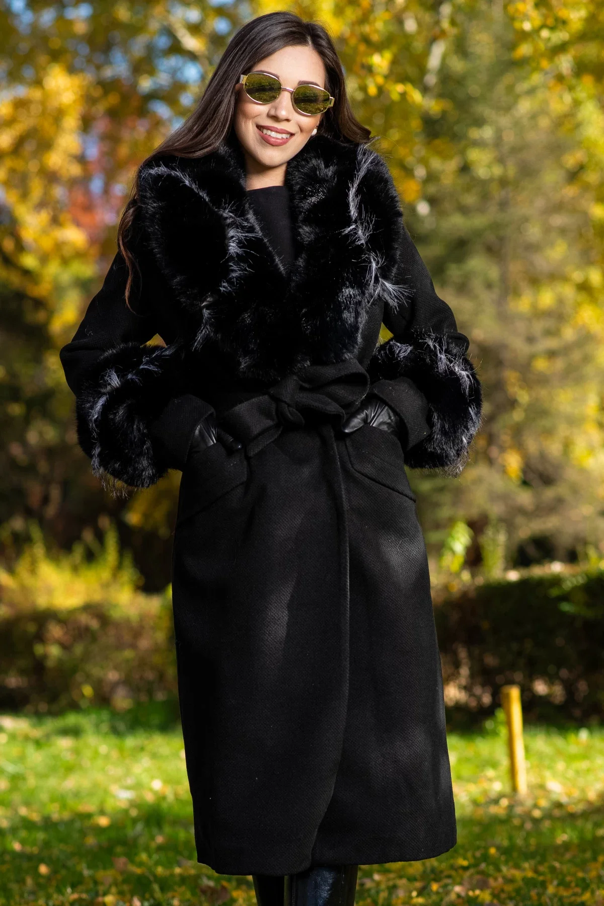 Patricia Palton dama negru elegant Fabiola din stofa cu guler din blana