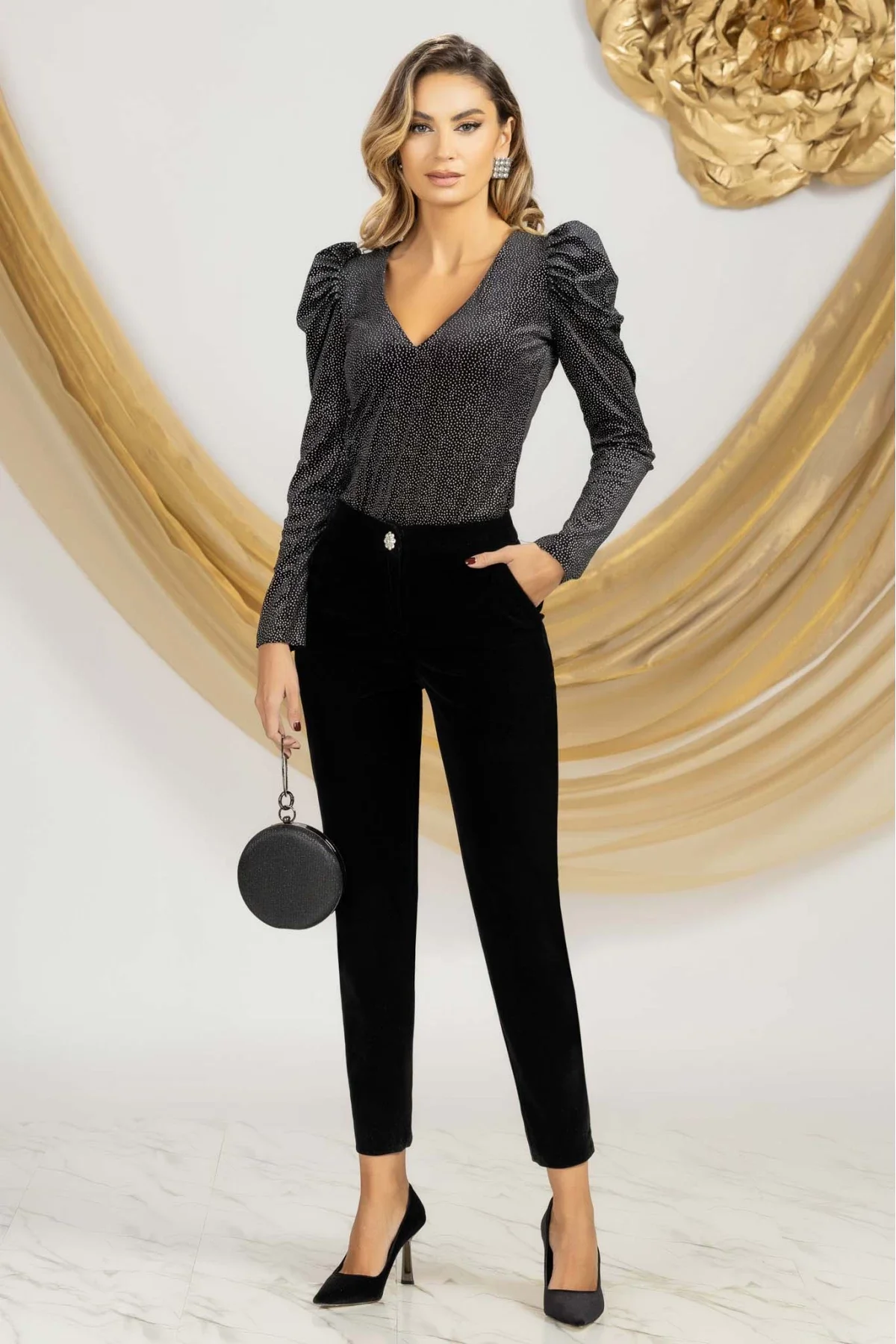 Pretty Girl Pantaloni conici negri din catifea cu nature pretios