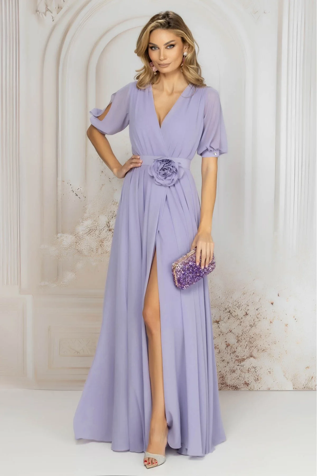 Pretty Girl Rochie de seara lunga lila cu floare in talie si decolteu petrecut