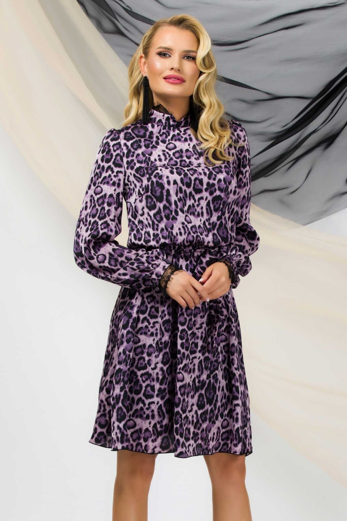Pretty Girl Rochie midi leopard mov cu dantela la gat si mansete