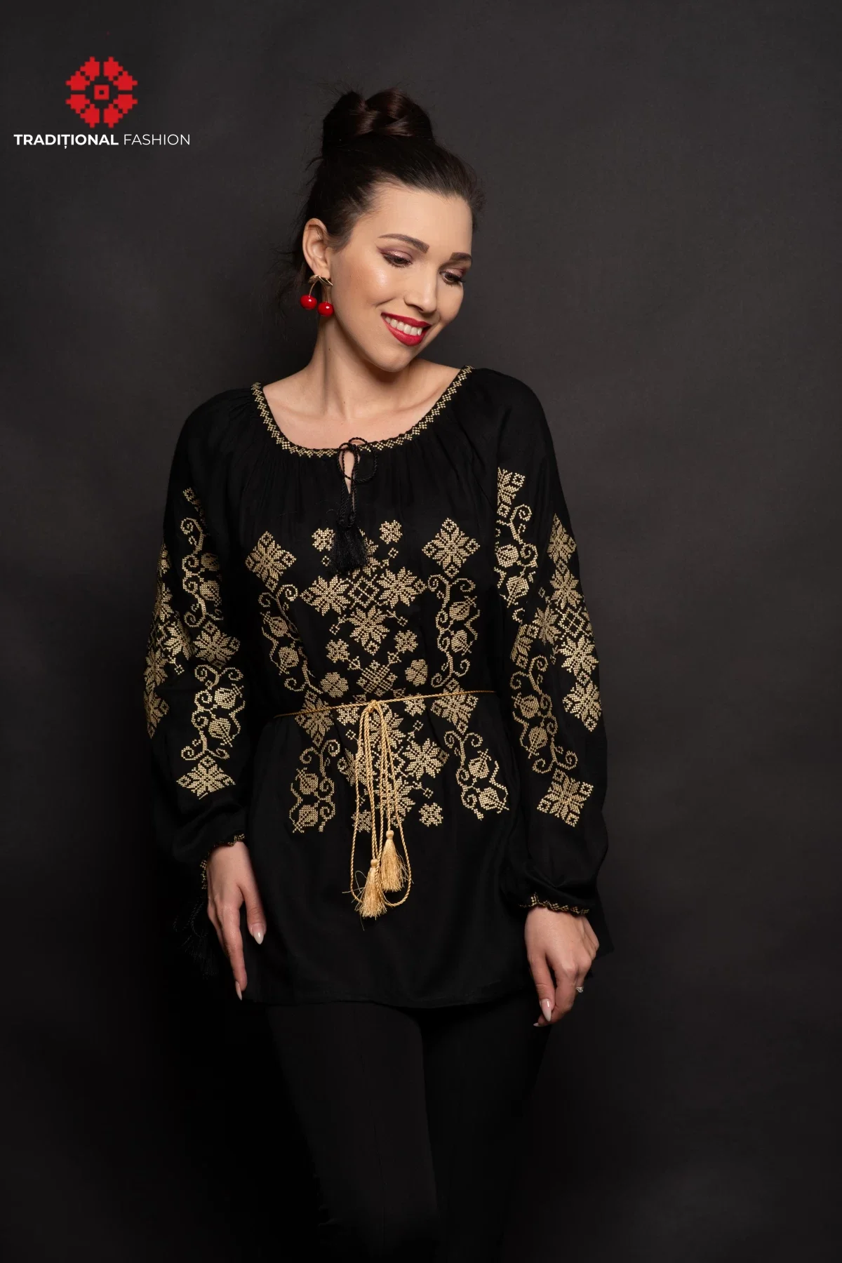 Traditional Bluza tip ie Florica neagra cu broderie aurie