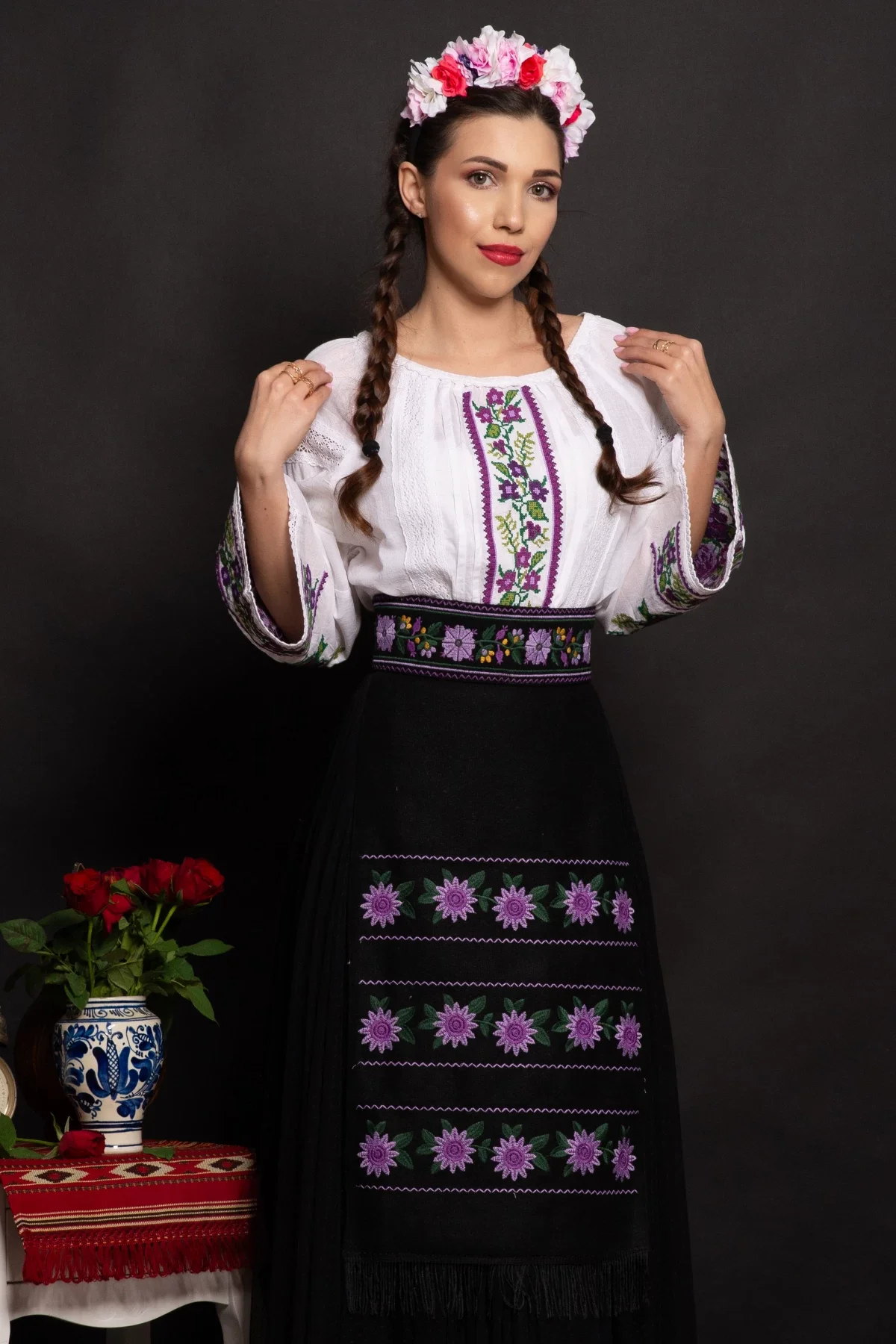 Traditional Brau dama Lioara cu motive florale mov