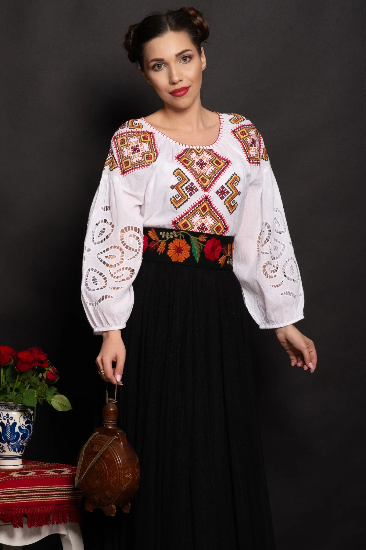 Traditional Brau dama Mioara cu flori brodate