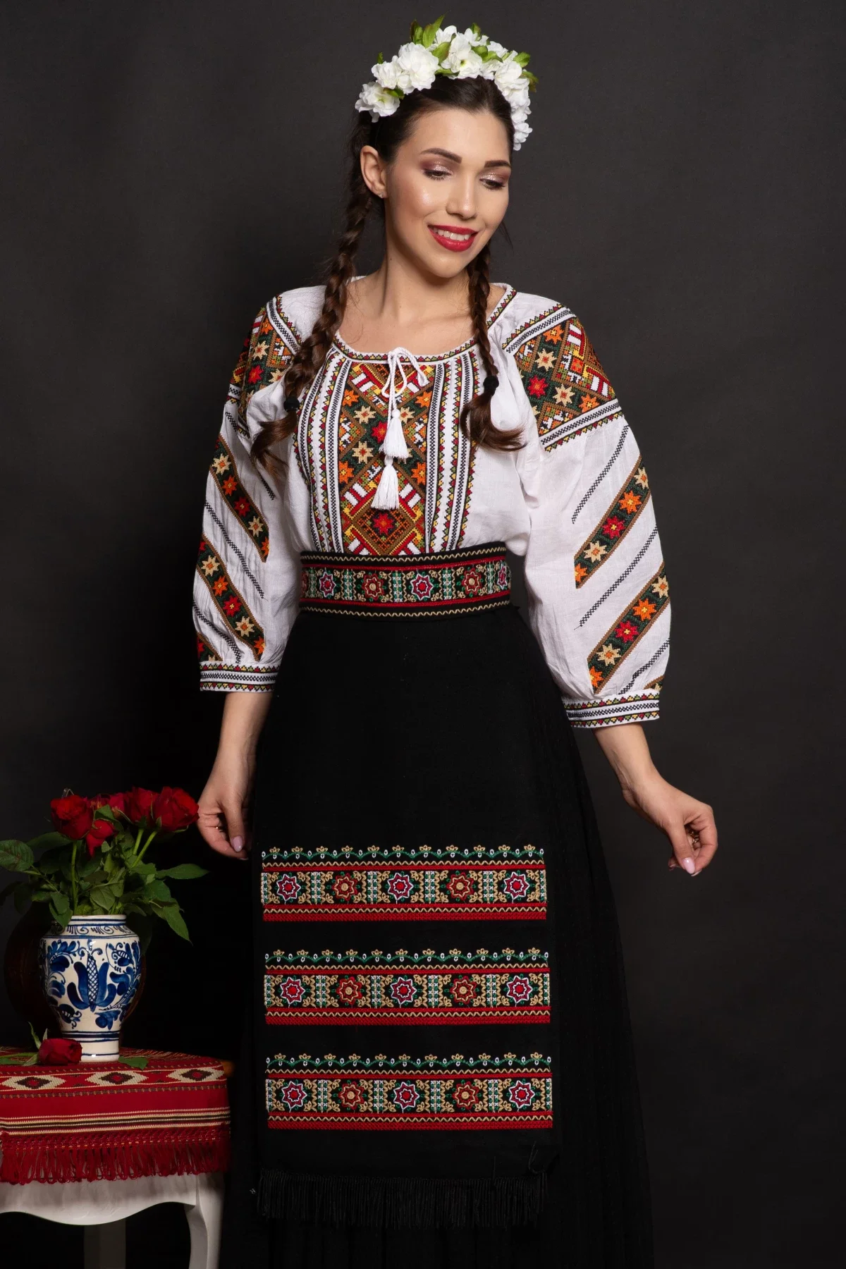 Traditional Brau dama Petunia brodat cu simbolul stelei