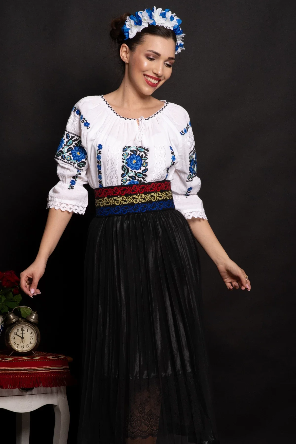 Traditional Brau tricolor cu simbulul stelei brodat