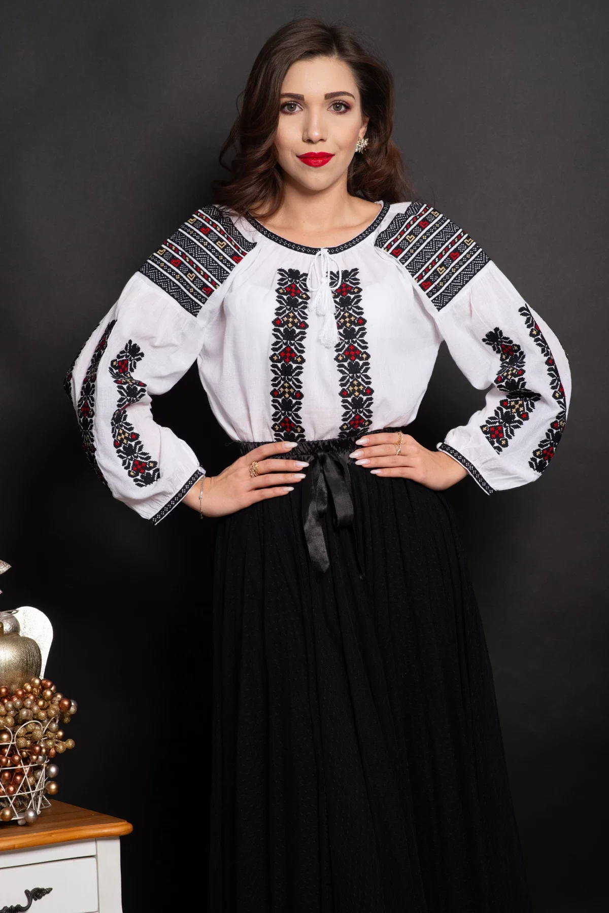 Traditional Ie a alba din bumbac Cecilia cu broderie cu motivul crucii