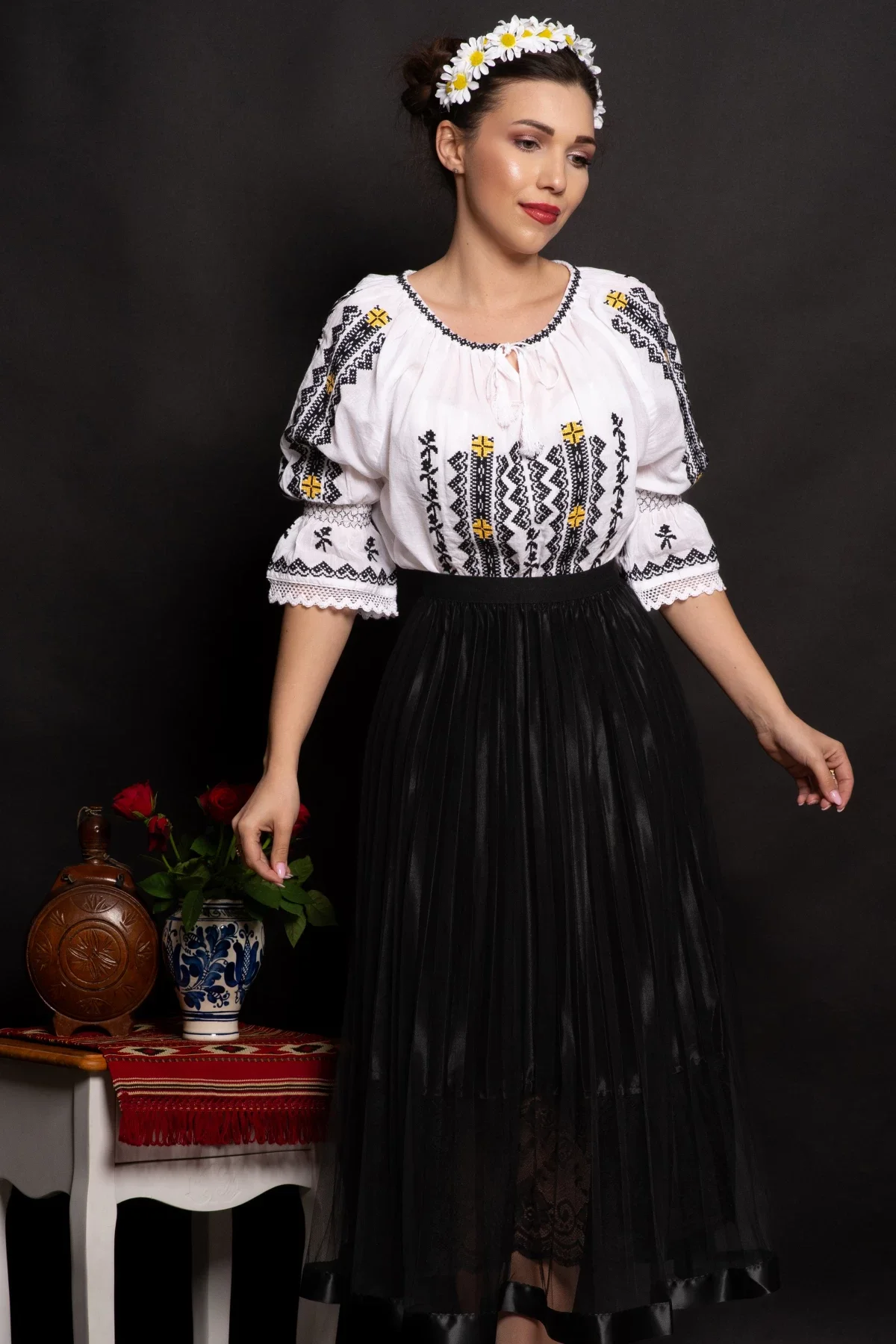 Traditional Ie a alba Magdalena cu simbolul crucii brodat