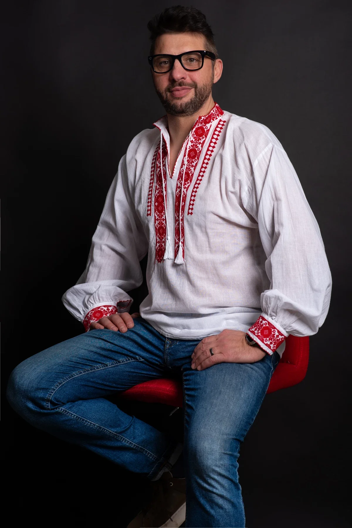 Traditional Ie a barbati din bumbac Dorian cu broderie rosie