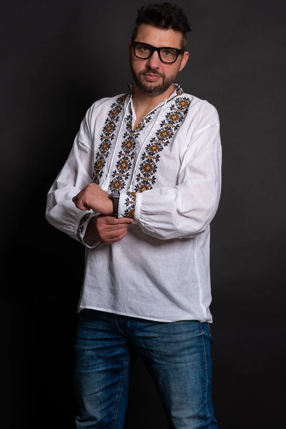 Traditional Ie a Bogdan de barbat cu broderie inspirata din portul popular