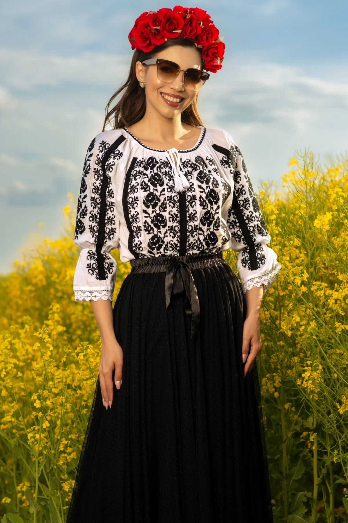 Traditional Ie a dama alba Domnica de inspiratie transilvaneana