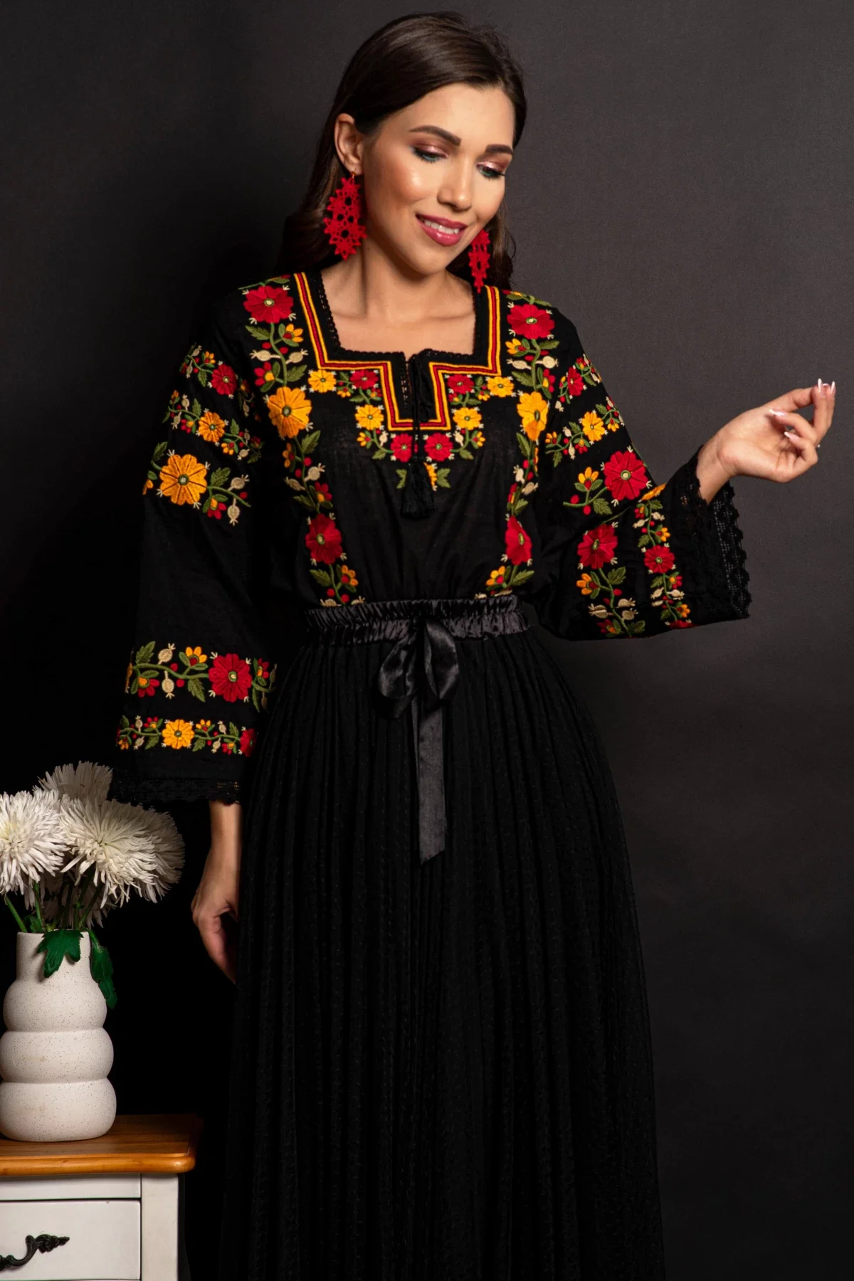 Traditional Ie a Floare de Bucovina cu broderie viu colorata