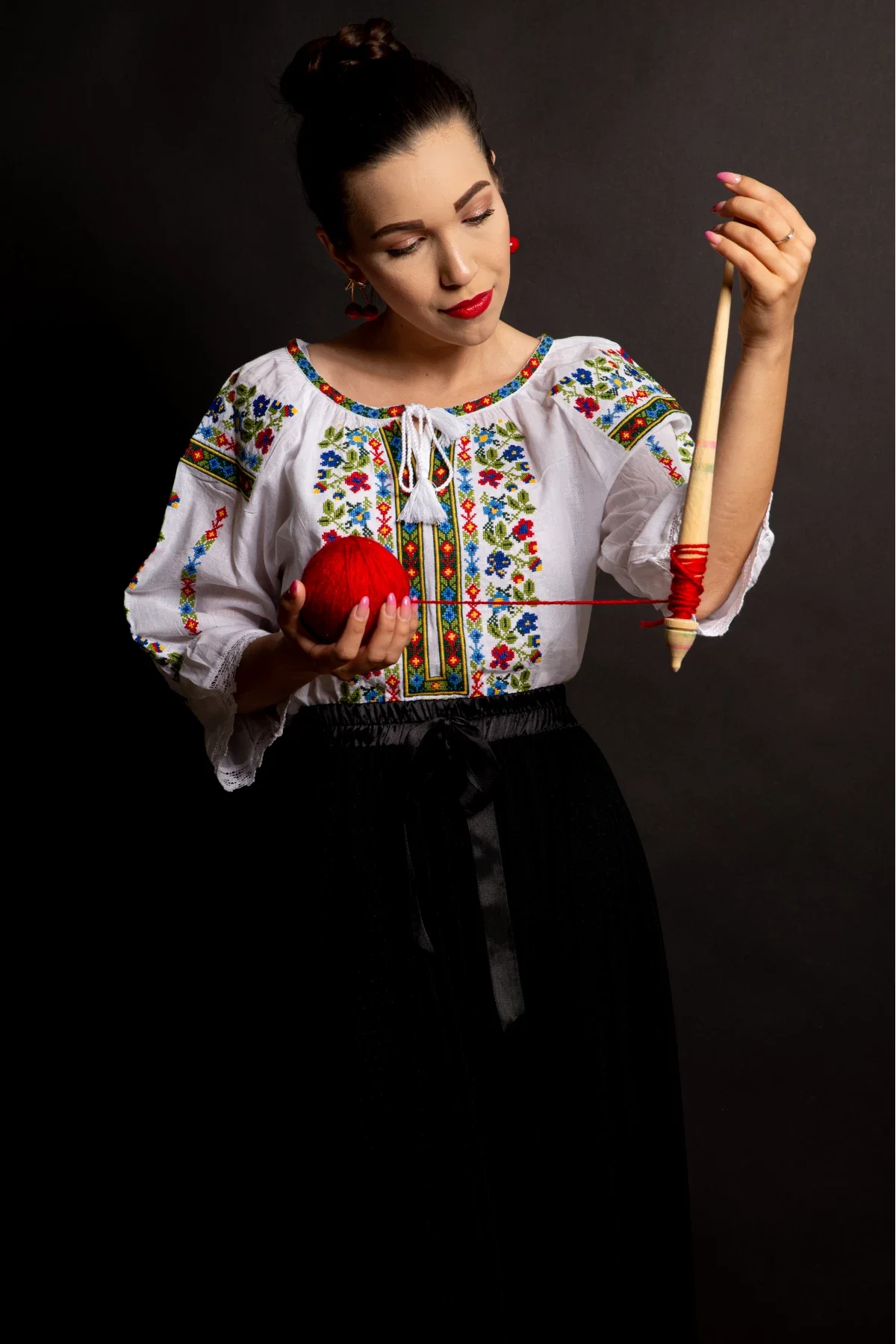 Traditional Ie a romaneasca cu broderie multicolora