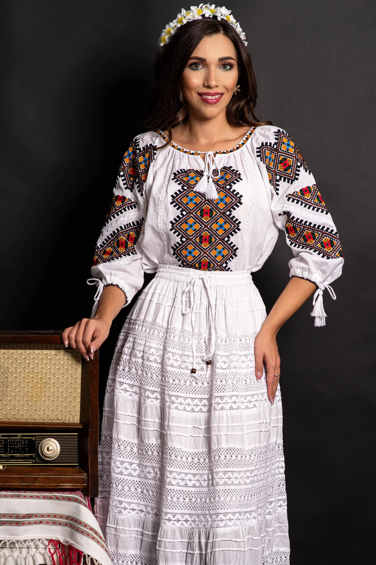 Traditional Ie alba cu broderie multicolora Ilinca cu motivul rombului