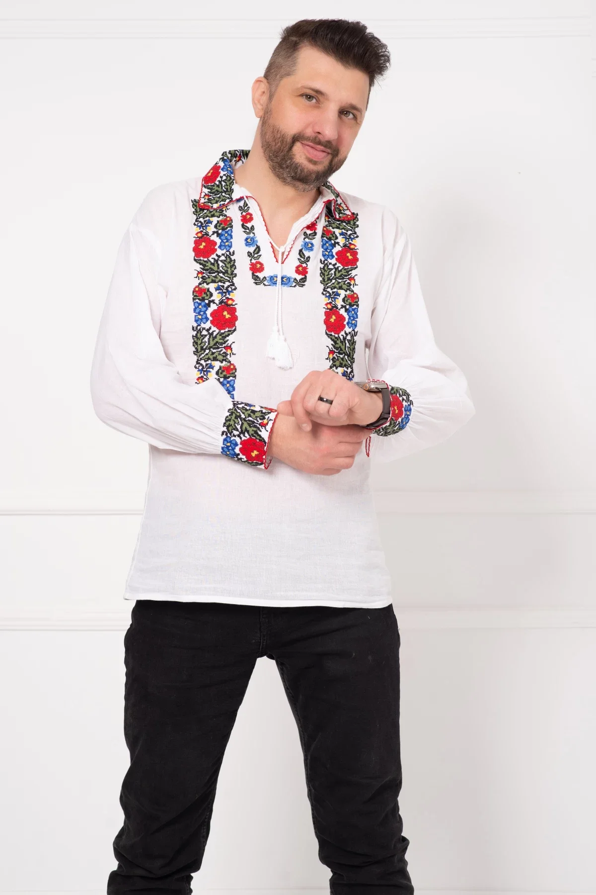 Traditional Ie barbateasca alba din bumbac cu broderie florala