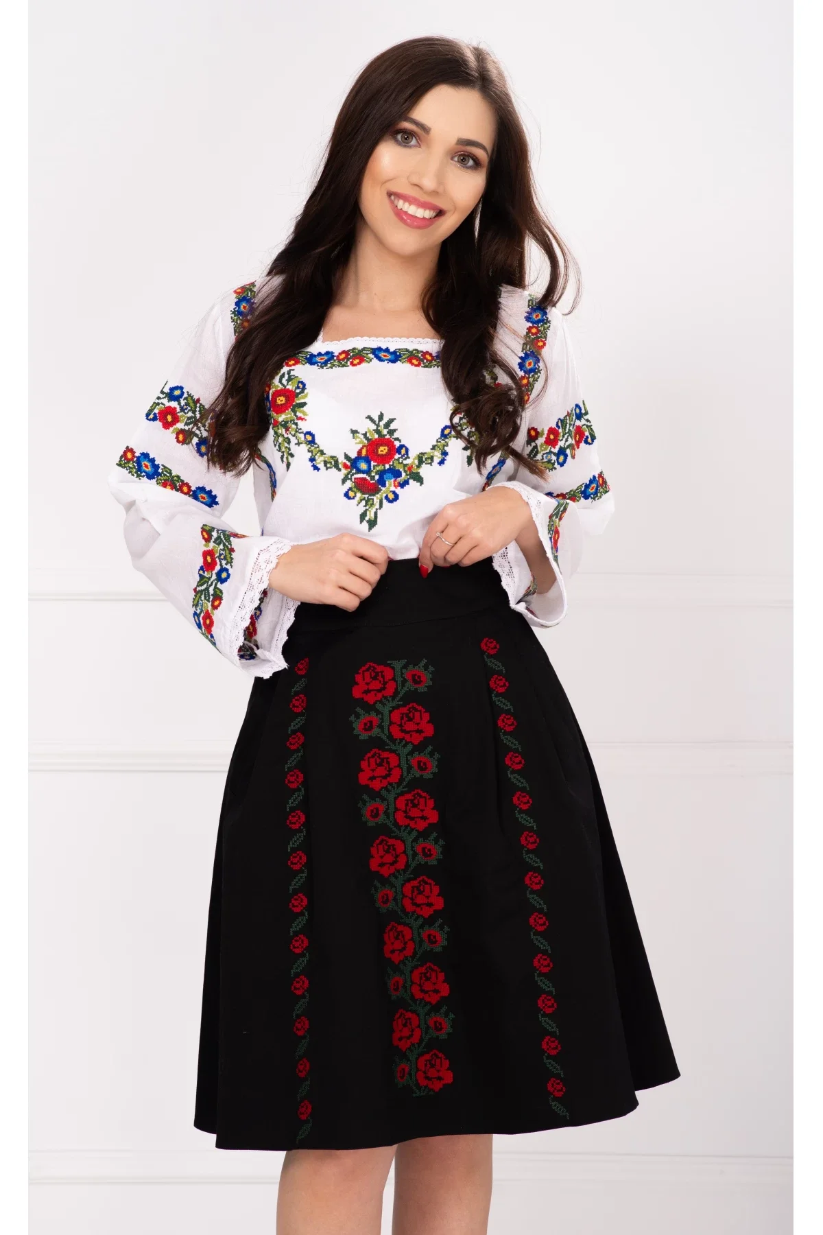Traditional Ie cu broderie florala multicolora Daciana