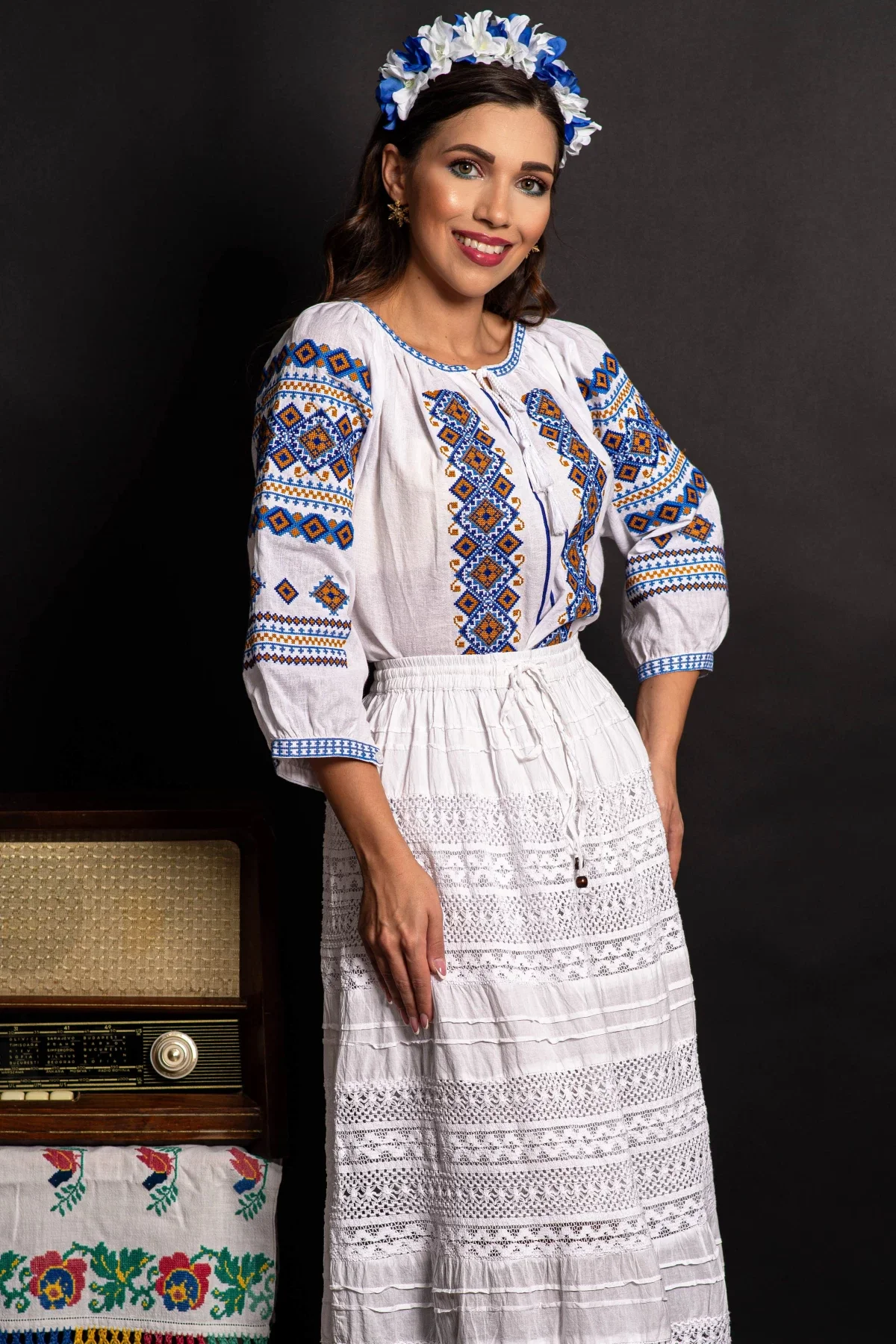 Traditional Ie dama alba din bumbac Adelina cu broderie albastra si simbolul rombului