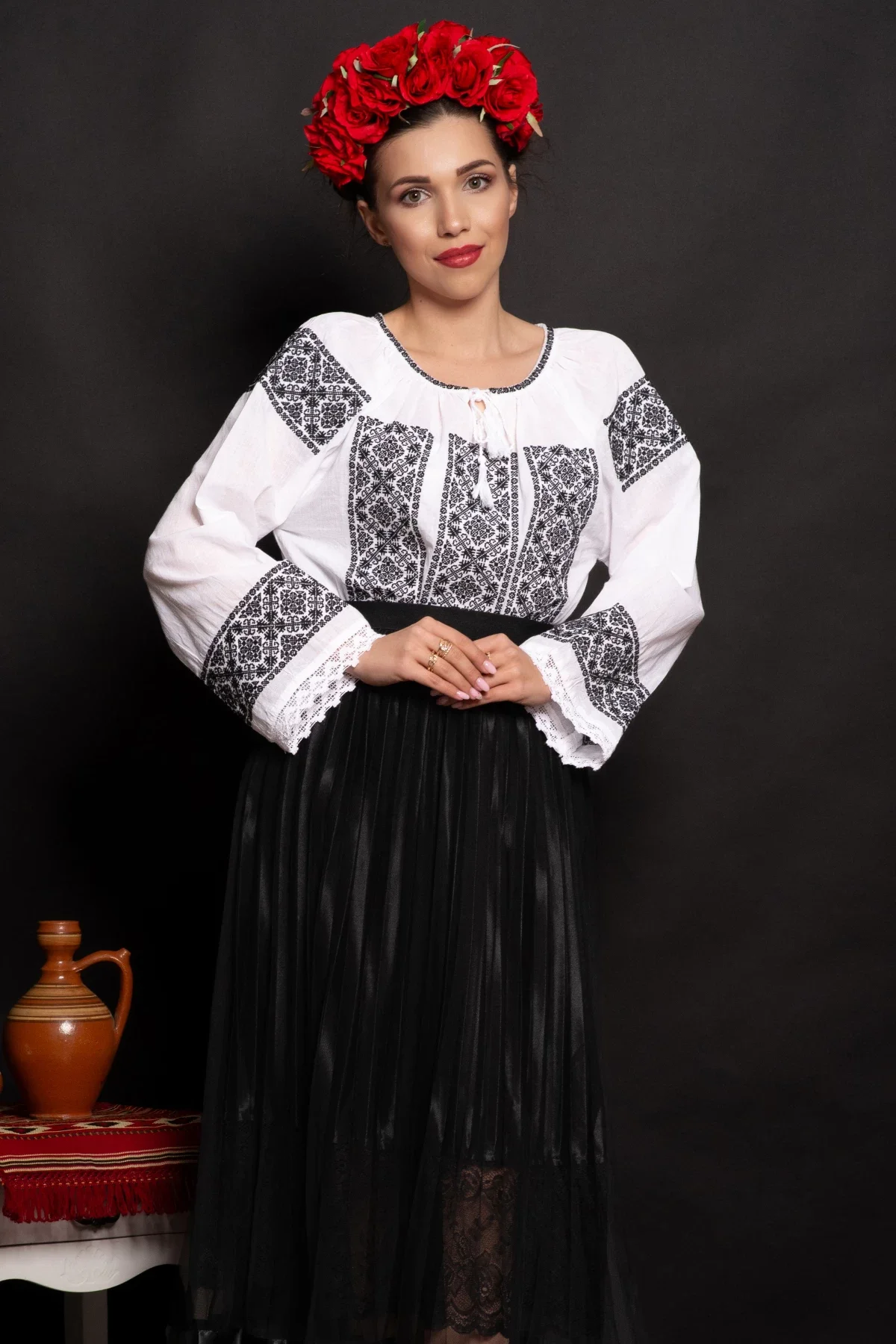 Traditional Ie dama alba din bumbac Mariana cu broderie neagra