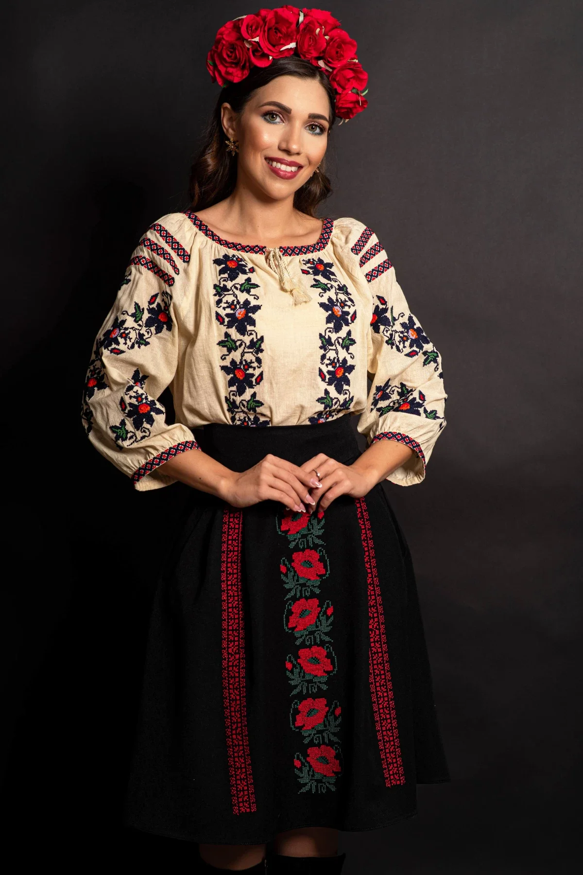 Traditional Ie dama crem Aurora cu narcise brodate