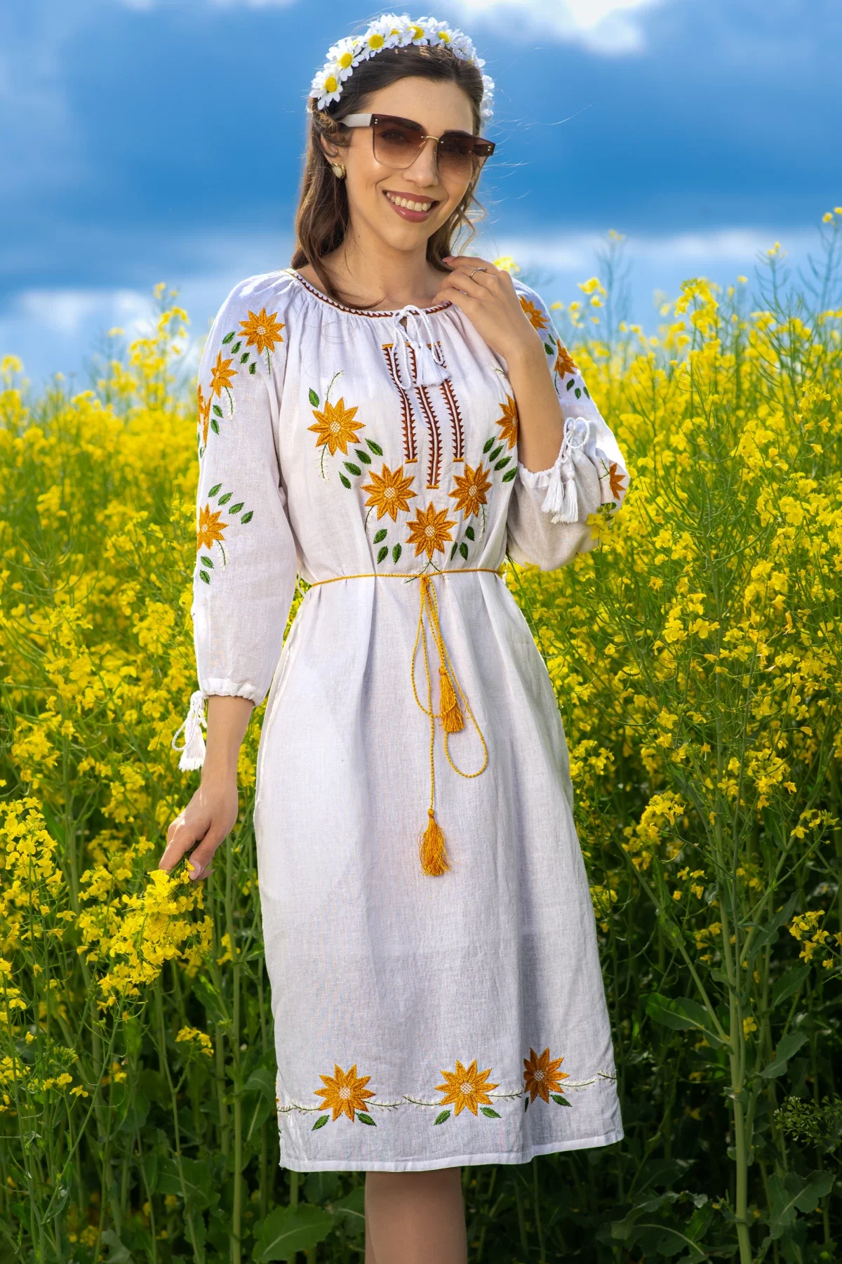Traditional Rochie a alba Alessia din bumbac cu broderie florala