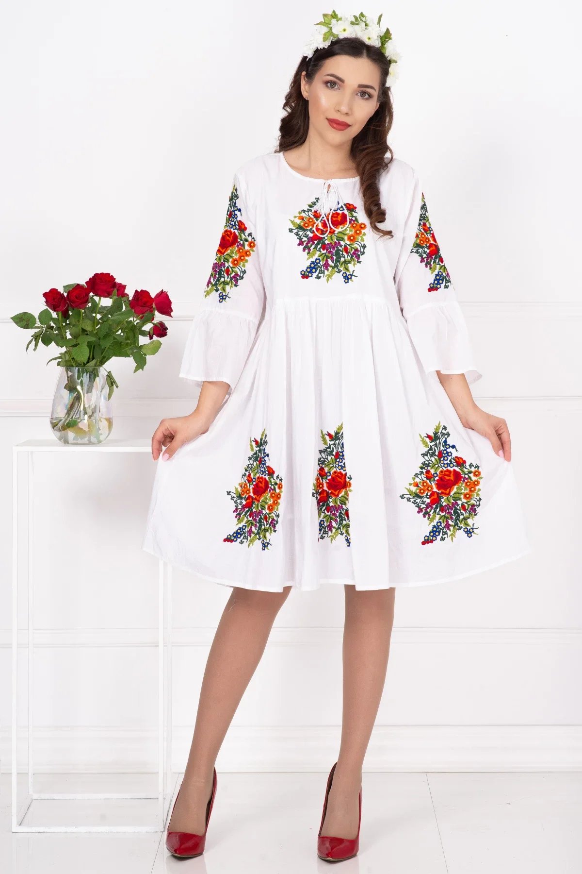 Traditional Rochie a alba Angelica cu flori multicolore brodate