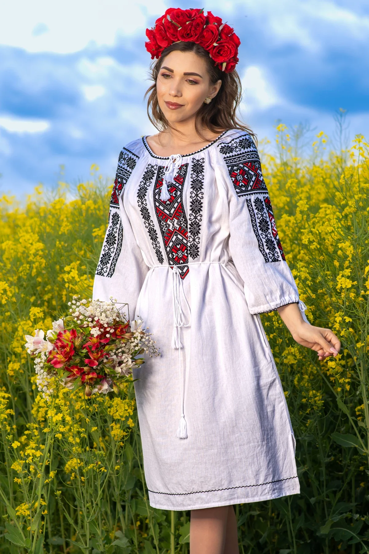 Traditional Rochie a alba din bumbac Smarandita cu simbolul stelei