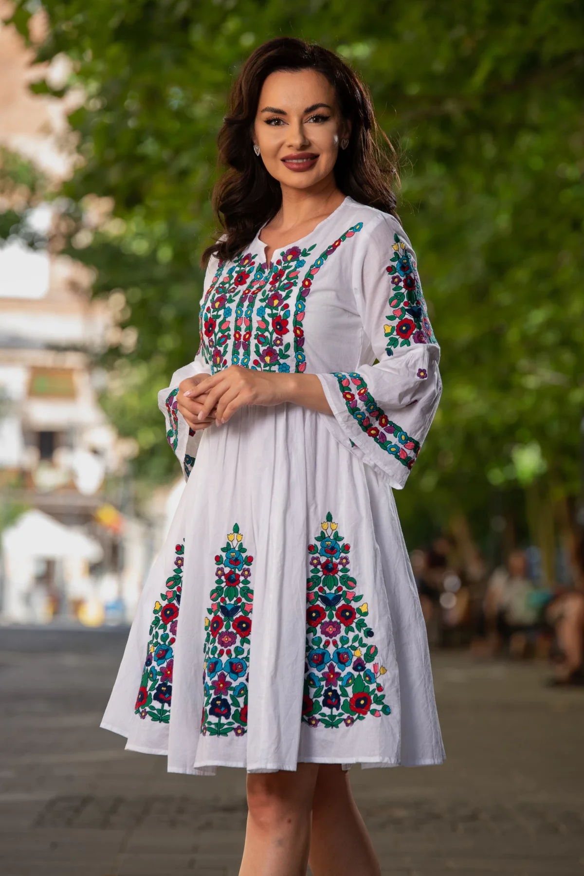Traditional Rochie a alba din bumbac Violeta cu maneca tip clopot si broderie florala