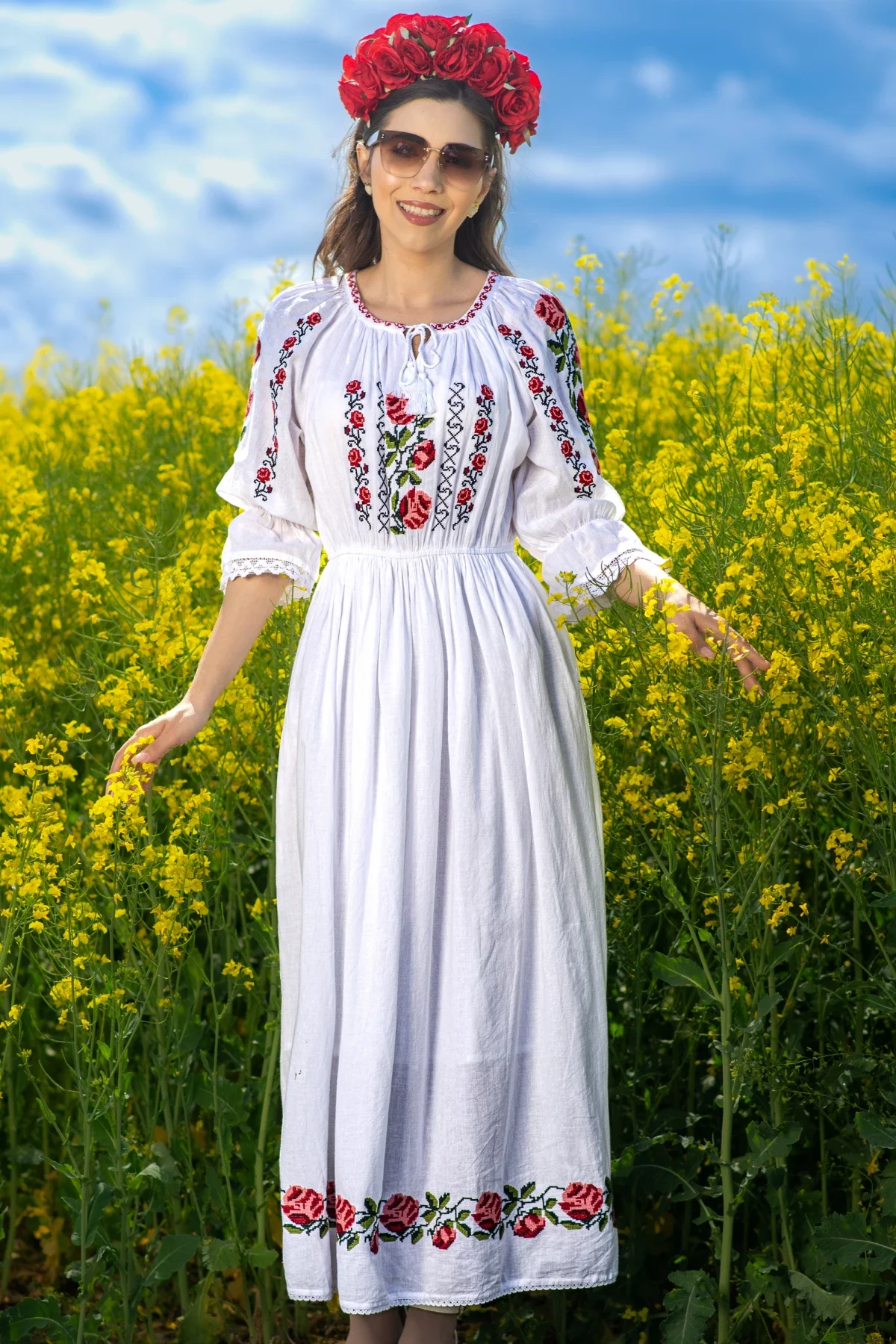Traditional Rochie a din bumbac Monalisa cu trandafiri brodati